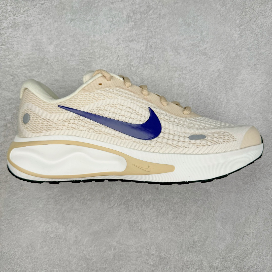 ＃TG纯原 NK Journey Run 旅程慢跑系列低帮轻质缓震休闲运动公路跑步鞋 FJ7765-106 采用科技织法轻盈织物合成鞋面材质 搭载柔软厚实ComfiRide 泡绵缓震组合外置防滑耐磨橡胶底片 穿上 Journey Run 公路跑步鞋 尽情畅跑 享受每一步的风景 搭载柔软厚实的 ComfiRide 泡绵缓震配置 助你征服充满挑战的路面 大步流星 微笑前行 该鞋款舒适非凡 让你爱不释脚 尺码：35.5 36 36.5 37.5 38 38.5 39 40 40.5 41 42 42.5 43 44 44.5 45-选品中心