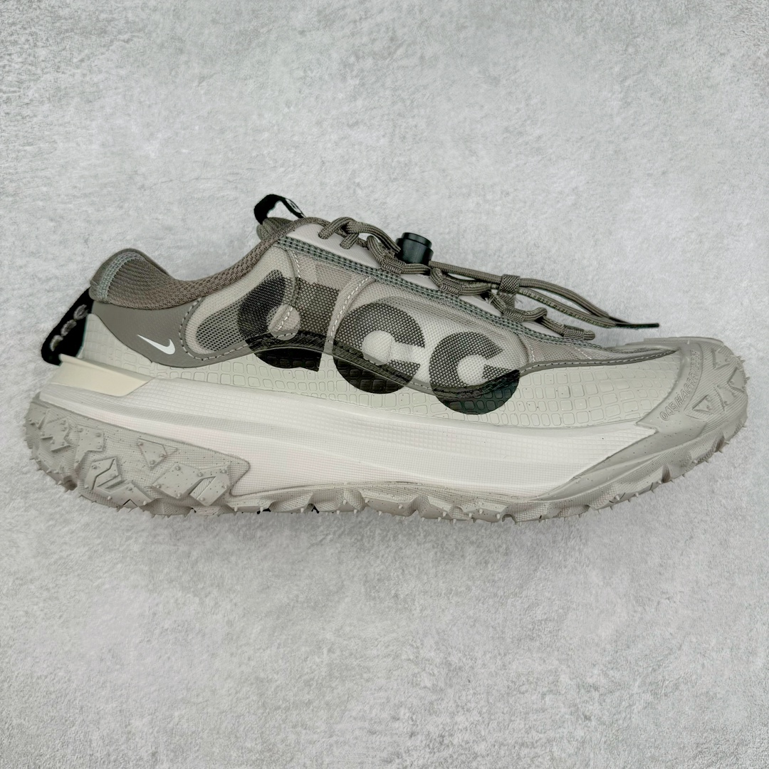 ＃AW纯原 NK ACG Mountain Fly 2 SE 复古潮流户外登山鞋防水慢跑鞋 DV7903-003 全新来袭 该款沿袭前代高帮版型的设计传统 轻盈鞋面结合灵巧的脚踝包裹设计 为双足打造出一体化的舒适脚感 助力轻松畅行 中底融入柔软的React泡棉与Vaporfiy 科技 让你在岩石小径徒步时也像行走在都市般轻松舒适 粘性橡胶大底铸就了攀岩级别的出众抓地力 助你从容面对各种环境挑战 尺码：36 36.5 37.5 38 38.5 39 40 40.5 41 42 42.5 43 44 44.5 45 46-选品中心