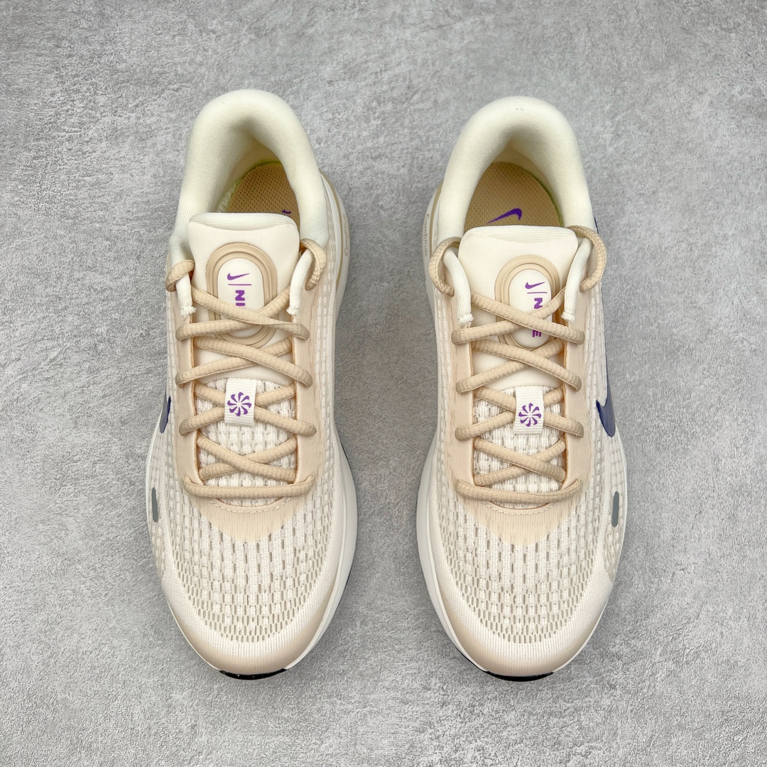 图片[2]-＃TG纯原 NK Journey Run 旅程慢跑系列低帮轻质缓震休闲运动公路跑步鞋 FJ7765-106 采用科技织法轻盈织物合成鞋面材质 搭载柔软厚实ComfiRide 泡绵缓震组合外置防滑耐磨橡胶底片 穿上 Journey Run 公路跑步鞋 尽情畅跑 享受每一步的风景 搭载柔软厚实的 ComfiRide 泡绵缓震配置 助你征服充满挑战的路面 大步流星 微笑前行 该鞋款舒适非凡 让你爱不释脚 尺码：35.5 36 36.5 37.5 38 38.5 39 40 40.5 41 42 42.5 43 44 44.5 45-选品中心