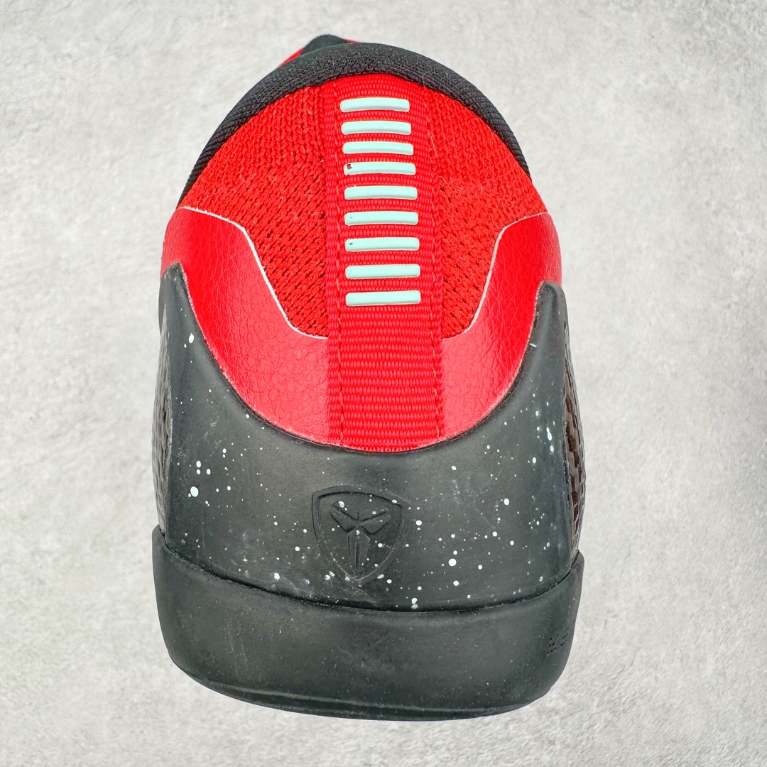 图片[8]-NK Kobe 9 Elite Protro 科比九代精英款低帮实战篮球鞋 653456-601 设计灵感中与以往几代的耐克 ZOOM KOBE 系列一样，加入了签名，密码，碳板这些元素，在表达它的主人身份的同时，也显示了自己的与众不同。鞋后跟的九条红色代表的则是科比接受跟腱修复手术后的伤疤，象征了科比坚韧的赛场性格。此外，耐克Kobe 9 Elite也用到了耐克最新的 Flyknit科技，在使 耐克Kobe 9 Elite更加轻盈的同时，也变得更有支撑性与耐用性。鞋身两侧以及经常弯折的区域采用的则是更紧密的连接方式。看似夸张的超高帮设计并不会在实战中影响脚的感受，其完美的包裹性并没有降低耐克Kobe 9 Elite本身的灵活性。再夸张的动作，鞋面都会紧紧包裹脚部，丝毫不会影响发挥。尺码：40 40.5 41 42 42.5 43 44 44.5 45 46-选品中心