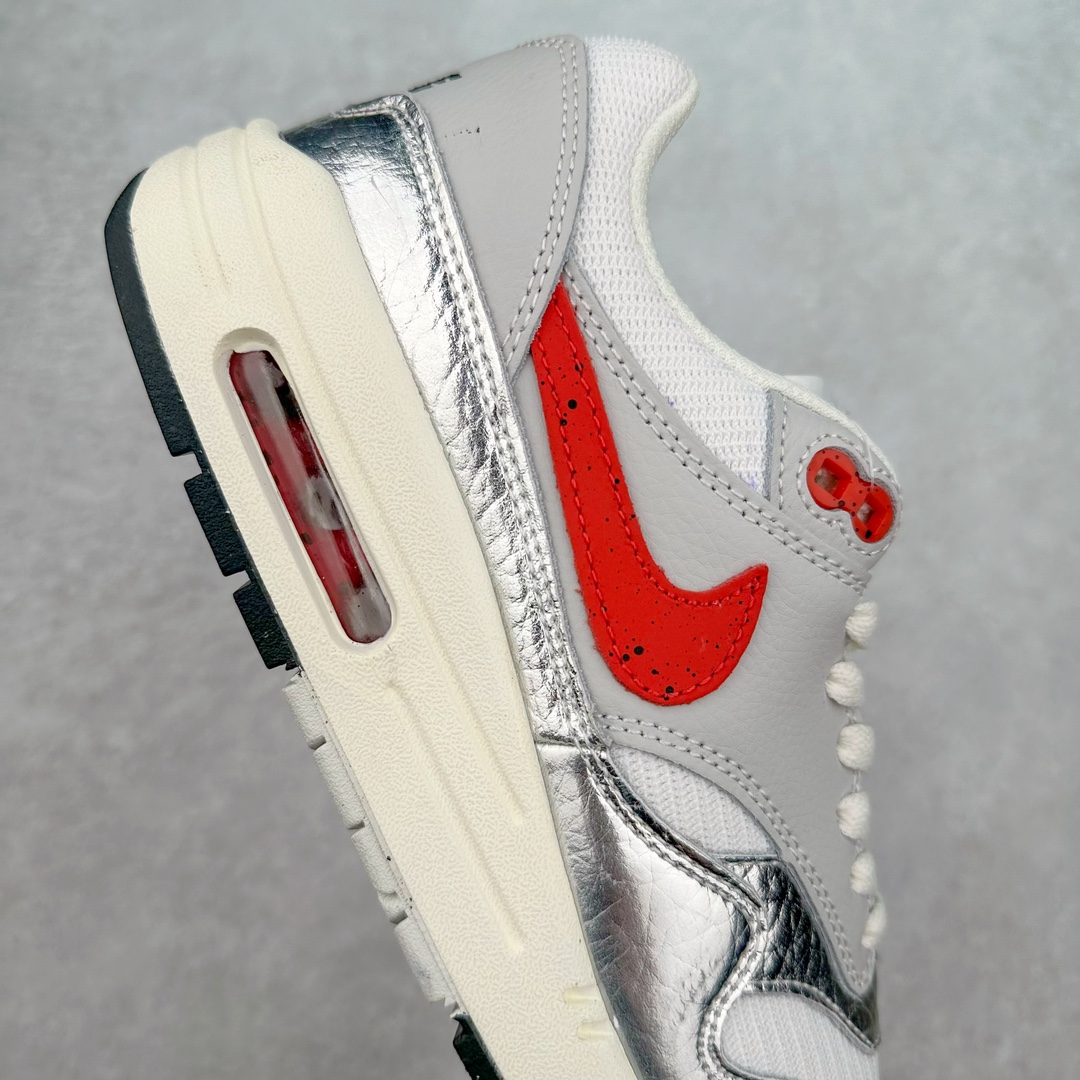 图片[6]-NK Air Max 1 初代复古气垫慢跑鞋 HJ4497-400 由Tinker Hatfeld和Mark Parker在1987年设计 灵感来自于巴黎蓬皮杜中心 在参观了蓬皮杜中心之后提出了Air Max的标志性开窗可视气垫的理念 并将其实际开发成功 是NK史上第一双可视气垫跑鞋 凭借着Air Max气垫带来的舒适脚感和鞋面面料上的不断精进才使得Air Max 1在现如今都是复古慢跑鞋的首选 深厚的历史渊源 独特的流线形设计 极为复古的外观使得它深受鞋迷的喜爱 尺码：36 36.5 37.5 38 38.5 39 40 40.5 41 42 42.5 43 44 44.5 45-选品中心