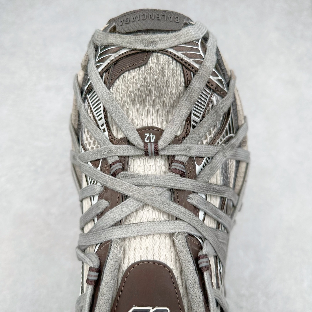 图片[4]-＃纯原 BALENCIAGA 3XL Sneakers 巴黎世家十代网布系带低帮走秀复古老爹鞋 全套原纸板楦头开发 最原汁原味的灵魂版型 全鞋荧光划线卡点 胶水把控整洁度追求极致完美 每一双都是工艺品 多重QC质检 超越公司货的品控标准 实实在在的免检产品 原盒原配 正确字体电绣 粗细、位置、大小正确 侧边TPU 透气孔匹配意产原版 正确分离大底 TPU软底 原版一致大底LOGO 立体感十足 原厂皮料水洗做旧 采购原厂网纱 不含皮革 网布材料和聚氨酯 磨损效果 鞋头边缘和后帮 Balenciaga 徽标 鞋面和后跟凸印尺码 鞋舌 3XL 橡胶品牌标识和反光细节 鞋帮拉袢和鞋舌拉祥 配反光细节 备用鞋带在鞋履前侧 可在穿着前取下 便于不同造型搭配 偏大一码 尺码：35 36 37 38 39 40 41 42 43 44 45 46-选品中心