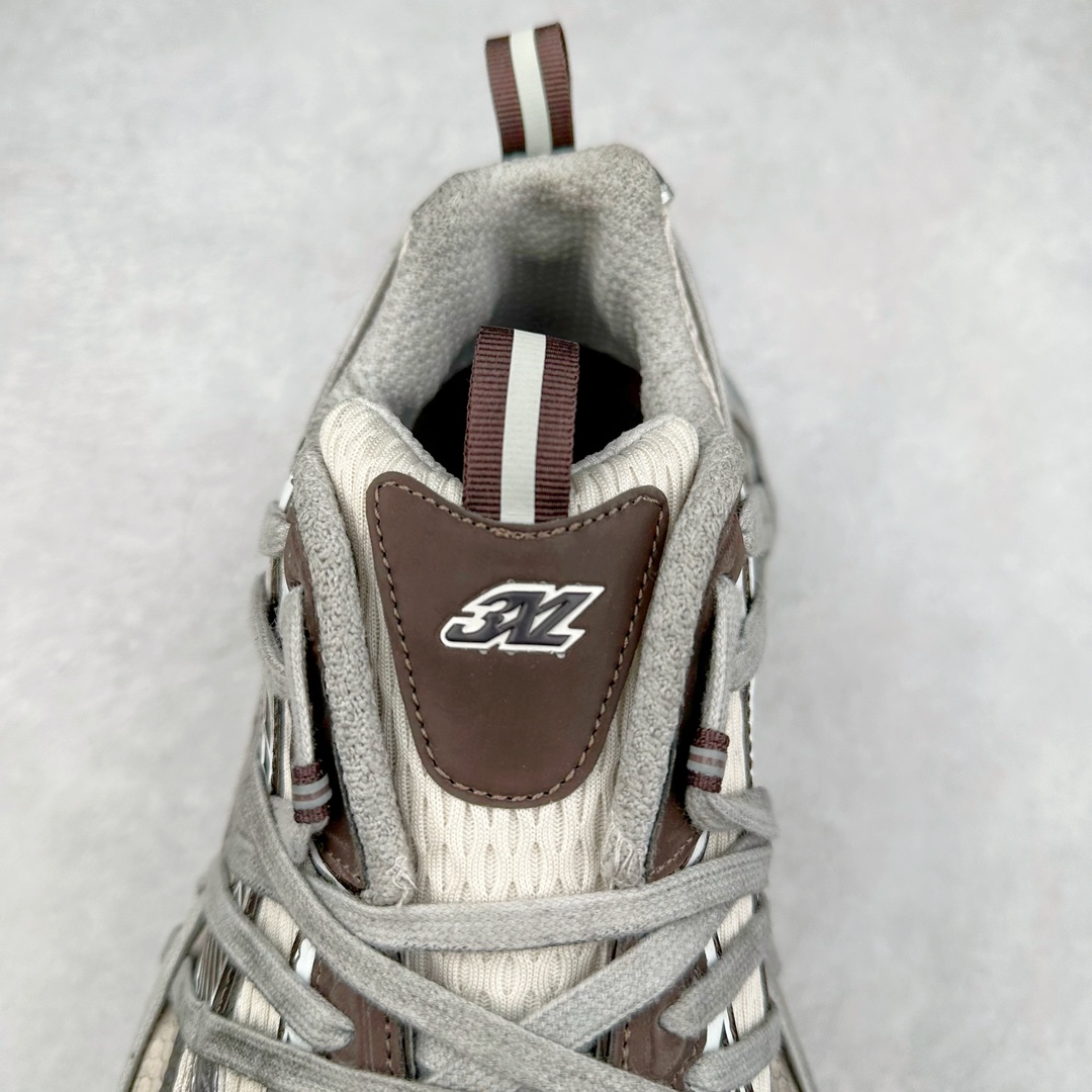 图片[5]-＃纯原 BALENCIAGA 3XL Sneakers 巴黎世家十代网布系带低帮走秀复古老爹鞋 全套原纸板楦头开发 最原汁原味的灵魂版型 全鞋荧光划线卡点 胶水把控整洁度追求极致完美 每一双都是工艺品 多重QC质检 超越公司货的品控标准 实实在在的免检产品 原盒原配 正确字体电绣 粗细、位置、大小正确 侧边TPU 透气孔匹配意产原版 正确分离大底 TPU软底 原版一致大底LOGO 立体感十足 原厂皮料水洗做旧 采购原厂网纱 不含皮革 网布材料和聚氨酯 磨损效果 鞋头边缘和后帮 Balenciaga 徽标 鞋面和后跟凸印尺码 鞋舌 3XL 橡胶品牌标识和反光细节 鞋帮拉袢和鞋舌拉祥 配反光细节 备用鞋带在鞋履前侧 可在穿着前取下 便于不同造型搭配 偏大一码 尺码：35 36 37 38 39 40 41 42 43 44 45 46-选品中心