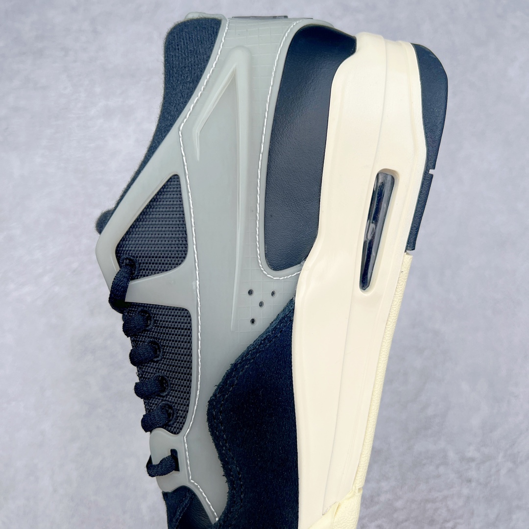 图片[7]-＃KZ纯原 Air Jordan AJ4 RM 重制版低帮复古篮球鞋 黑白 FQ7939-006 亲自操刀耗时半年巨作 全套原纸板楦头开发 确保原汁原味 完美呈现版型 一比一鞋头弧度高度鞋身弧度 原厂TPU 正确内里网布 菱角分明不变形无多余毛边 柔软性质感一致于原鞋 原厂织唛标 原厂飞人电绣工艺 尾指中部跳三针 独家绑鞋带手法 印刷中底布 四线拉帮 米色美纹纸贴合固定 进口港宝加持 后跟自然饱满 全鞋荧光划线卡点 追求极致完美 每一双都是工艺品 多重QC质检 超越公司货的品控标准 实实在在的免检产品 采用了低帮的设计 并保留了众多AJ4的经典元素 鞋身以皮革、麂皮材质拼接打造 AJ4经典的TPU材质延伸至后跟 增强鞋款稳定性 而鞋身侧面的网格设计则被取消 尾部的NIKE AIR标志也得到保留 并同时带有飞人logo 中底部分同样搭载了可视AIR气垫 鞋底采用米白色中底和外底呈现 为整个设计收尾 尺码：36 36.5 37.5 38 38.5 39 40 40.5 41 42 42.5 43 44 44.5 45 46 47.5-选品中心