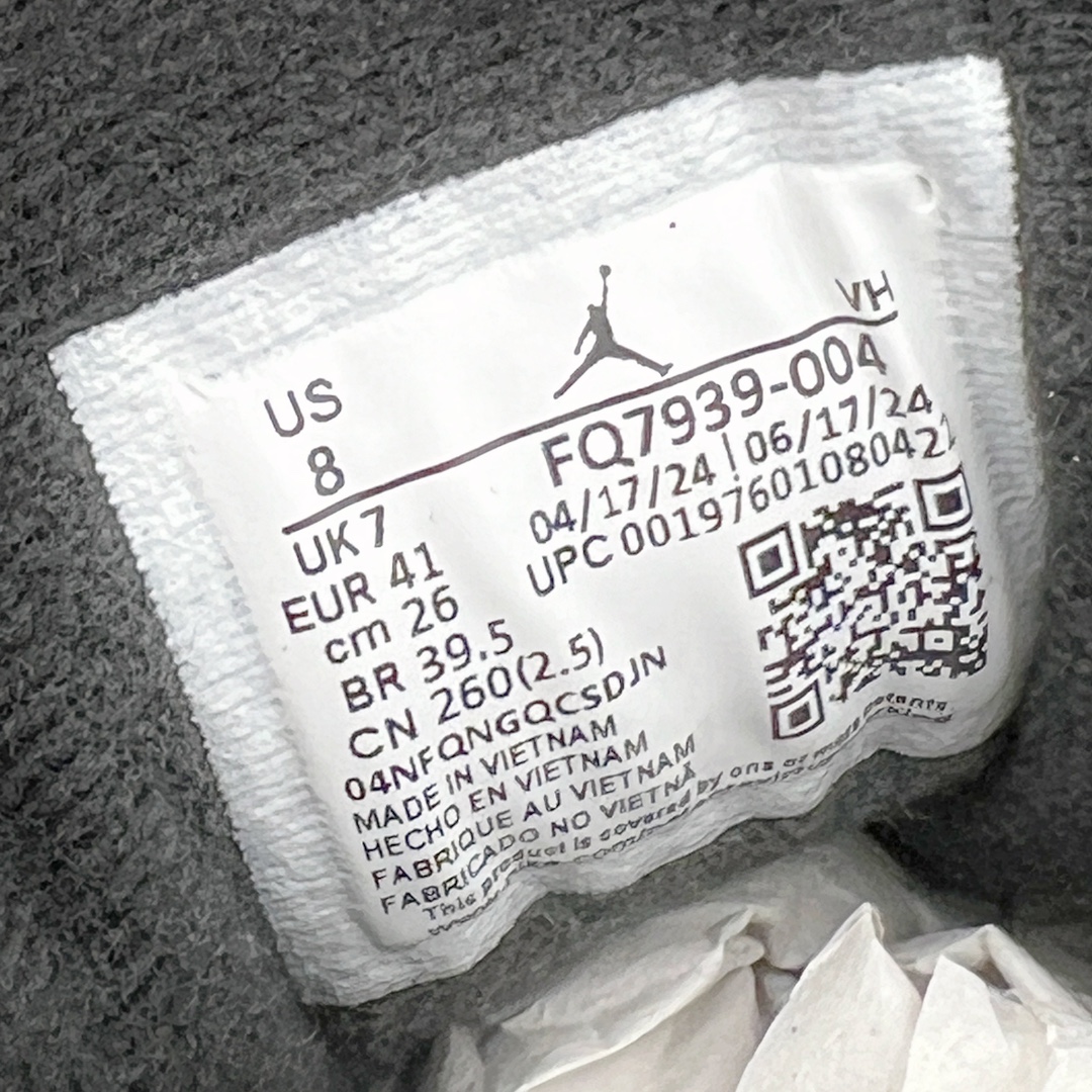 图片[12]-＃KZ纯原 Air Jordan AJ4 RM 重制版低帮复古篮球鞋 全黑黑武士 FQ7939-004 亲自操刀耗时半年巨作 全套原纸板楦头开发 确保原汁原味 完美呈现版型 一比一鞋头弧度高度鞋身弧度 原厂TPU 正确内里网布 菱角分明不变形无多余毛边 柔软性质感一致于原鞋 原厂织唛标 原厂飞人电绣工艺 尾指中部跳三针 独家绑鞋带手法 印刷中底布 四线拉帮 米色美纹纸贴合固定 进口港宝加持 后跟自然饱满 全鞋荧光划线卡点 追求极致完美 每一双都是工艺品 多重QC质检 超越公司货的品控标准 实实在在的免检产品 采用了低帮的设计 并保留了众多AJ4的经典元素 鞋身以皮革、麂皮材质拼接打造 AJ4经典的TPU材质延伸至后跟 增强鞋款稳定性 而鞋身侧面的网格设计则被取消 尾部的NIKE AIR标志也得到保留 并同时带有飞人logo 中底部分同样搭载了可视AIR气垫 鞋底采用米白色中底和外底呈现 为整个设计收尾 尺码：36 36.5 37.5 38 38.5 39 40 40.5 41 42 42.5 43 44 44.5 45 46 47.5-选品中心