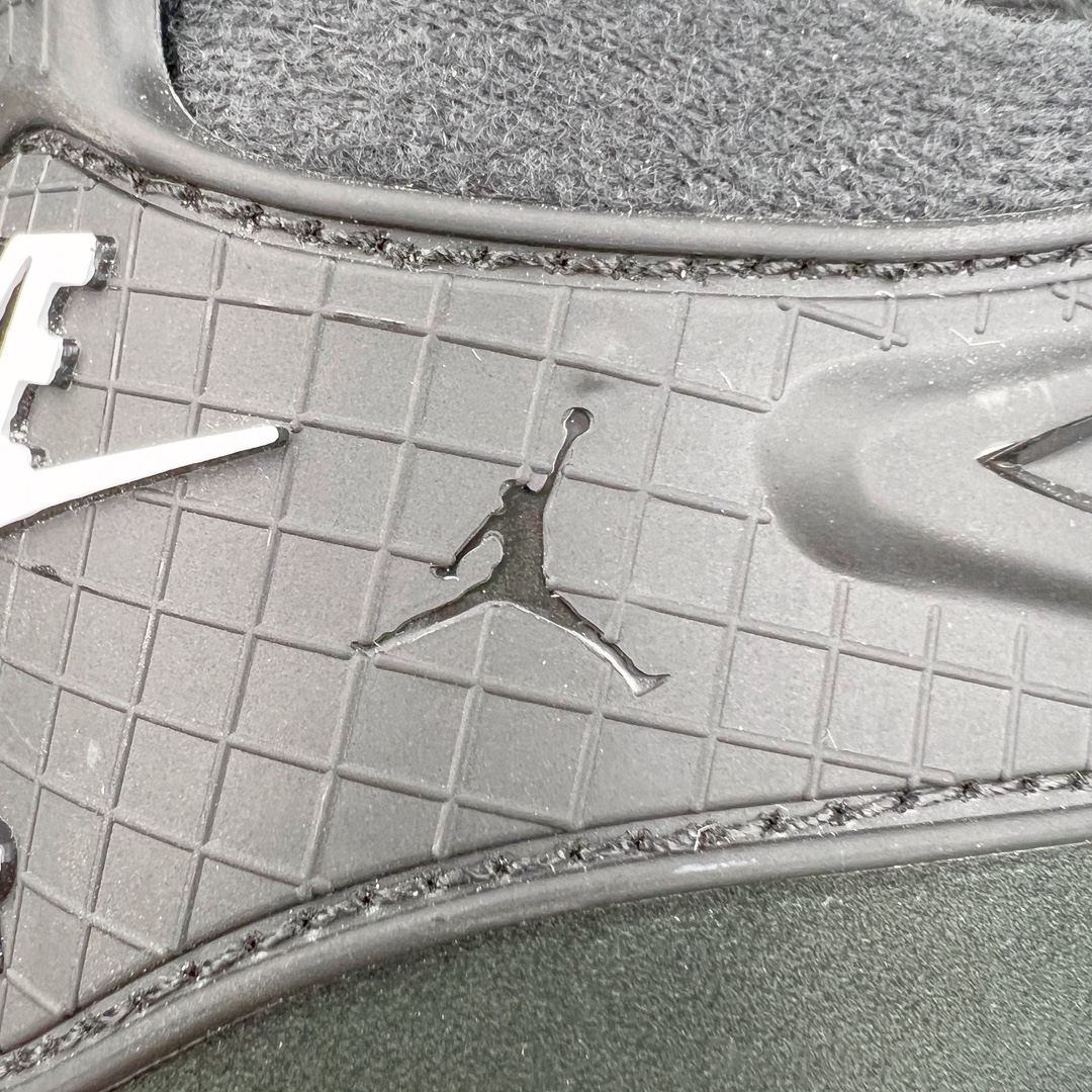 图片[15]-＃KZ纯原 Air Jordan AJ4 RM 重制版低帮复古篮球鞋 全黑黑武士 FQ7939-004 亲自操刀耗时半年巨作 全套原纸板楦头开发 确保原汁原味 完美呈现版型 一比一鞋头弧度高度鞋身弧度 原厂TPU 正确内里网布 菱角分明不变形无多余毛边 柔软性质感一致于原鞋 原厂织唛标 原厂飞人电绣工艺 尾指中部跳三针 独家绑鞋带手法 印刷中底布 四线拉帮 米色美纹纸贴合固定 进口港宝加持 后跟自然饱满 全鞋荧光划线卡点 追求极致完美 每一双都是工艺品 多重QC质检 超越公司货的品控标准 实实在在的免检产品 采用了低帮的设计 并保留了众多AJ4的经典元素 鞋身以皮革、麂皮材质拼接打造 AJ4经典的TPU材质延伸至后跟 增强鞋款稳定性 而鞋身侧面的网格设计则被取消 尾部的NIKE AIR标志也得到保留 并同时带有飞人logo 中底部分同样搭载了可视AIR气垫 鞋底采用米白色中底和外底呈现 为整个设计收尾 尺码：36 36.5 37.5 38 38.5 39 40 40.5 41 42 42.5 43 44 44.5 45 46 47.5-选品中心