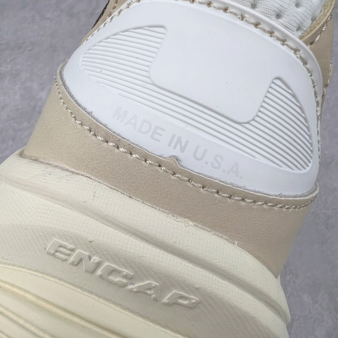 图片[14]-＃K版纯原 Loro Piana x New Balance 新百伦NB990V6 第六代总统复古慢跑鞋 联名灰酒红 U990LO6 这是一双极具现代感设计的复古跑鞋 990v6 鞋面大部分面积依旧采用麂皮和织物材质覆盖 从各种细节上看也还是有点 990v5 的影子 但相比 990v5 990v6 鞋面各种材质的拼接会更加复杂 这次 990v6 最大的改变相信大家应该也发现了 就是看上去貌似比 990v4 和 990v5 两代鞋款加起来还要厚的鞋底 其实这是 New Balance 首次采用的三重缓震组合鞋底 除了之前就有的 ABZORB 缓震科技和 ENCAP 中底 这次新加入了 FuelCell 缓震科技 看来舒适度和增高度 都要更上一层楼呀 990v6 的侧标 Logo 设计少见地没有印在绒面皮革上 而是置于网眼面料以及横跨鞋身的皮革织带之上 同时鞋舌上的标签设计并没有延用此前 990v4 和 990v5 采用的样式设计 而是采用了一种新的类似于三角徽章的设计 所以对于鞋款上的更新变化 既有延续经典的设计 也有创新性的改变 尺码：36 37 37.5 38 38.5 39 40 40.5 41.5 42 42.5 43 44 44.5 45-选品中心