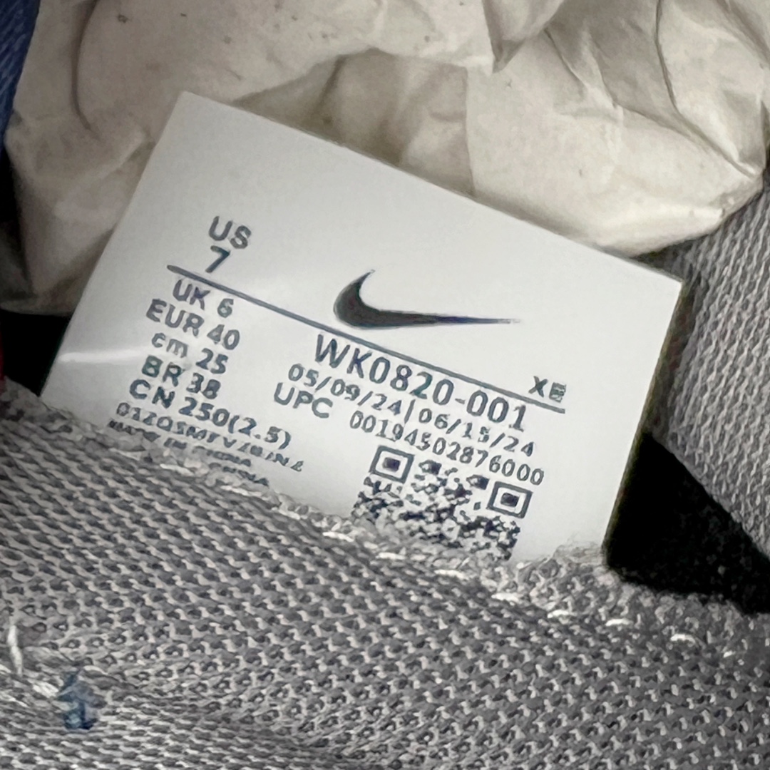 图片[14]-＃YC纯原特价 NK Dunk Low NO.205 黑神话悟空 祥云龙纹 游戏主题 解构复古减震耐磨轻便低帮板鞋 男女同款 米蓝黑 FB8895-601 灵感来源以黑神话悟空为主题 蓝黑金的配色搭配 加上金色勾子解构设计 祥云和龙纹图案 简约又百搭 要说最近最为热议的网络话题 非「黑神话：悟空」莫属了 这个里程碑式的国产3A游戏大作 已经完全出圈 而「黑神话：悟空」主题的球鞋 也悄悄然的浮出水面 一直热衷于球鞋概念画创作的创意艺术家 @nobrainer.psd 将他对于「黑神话：悟空」的理解 以球鞋为载体进行了诠释 他选用了游戏中的主角造型为主题 基于NK SB DunkLow 鞋型进行创作 不仅选取了服装色调营造游戏氛围 金色的Swoosh 加上祥云、龙纹的装饰 还真颇有一番滋味 尺码：35.5 36 36.5 37.5 38 38.5 39 40 40.5 41 42 42.5 43 44 44.5 45 46 47.5-选品中心