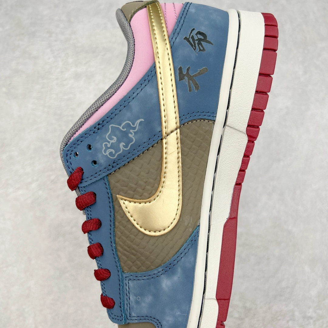 图片[7]-＃YC纯原特价 NK Dunk Low NO.205 黑神话悟空 祥云龙纹 游戏主题 解构复古减震耐磨轻便低帮板鞋 男女同款 米蓝黑 FB8895-601 灵感来源以黑神话悟空为主题 蓝黑金的配色搭配 加上金色勾子解构设计 祥云和龙纹图案 简约又百搭 要说最近最为热议的网络话题 非「黑神话：悟空」莫属了 这个里程碑式的国产3A游戏大作 已经完全出圈 而「黑神话：悟空」主题的球鞋 也悄悄然的浮出水面 一直热衷于球鞋概念画创作的创意艺术家 @nobrainer.psd 将他对于「黑神话：悟空」的理解 以球鞋为载体进行了诠释 他选用了游戏中的主角造型为主题 基于NK SB DunkLow 鞋型进行创作 不仅选取了服装色调营造游戏氛围 金色的Swoosh 加上祥云、龙纹的装饰 还真颇有一番滋味 尺码：35.5 36 36.5 37.5 38 38.5 39 40 40.5 41 42 42.5 43 44 44.5 45 46 47.5-选品中心