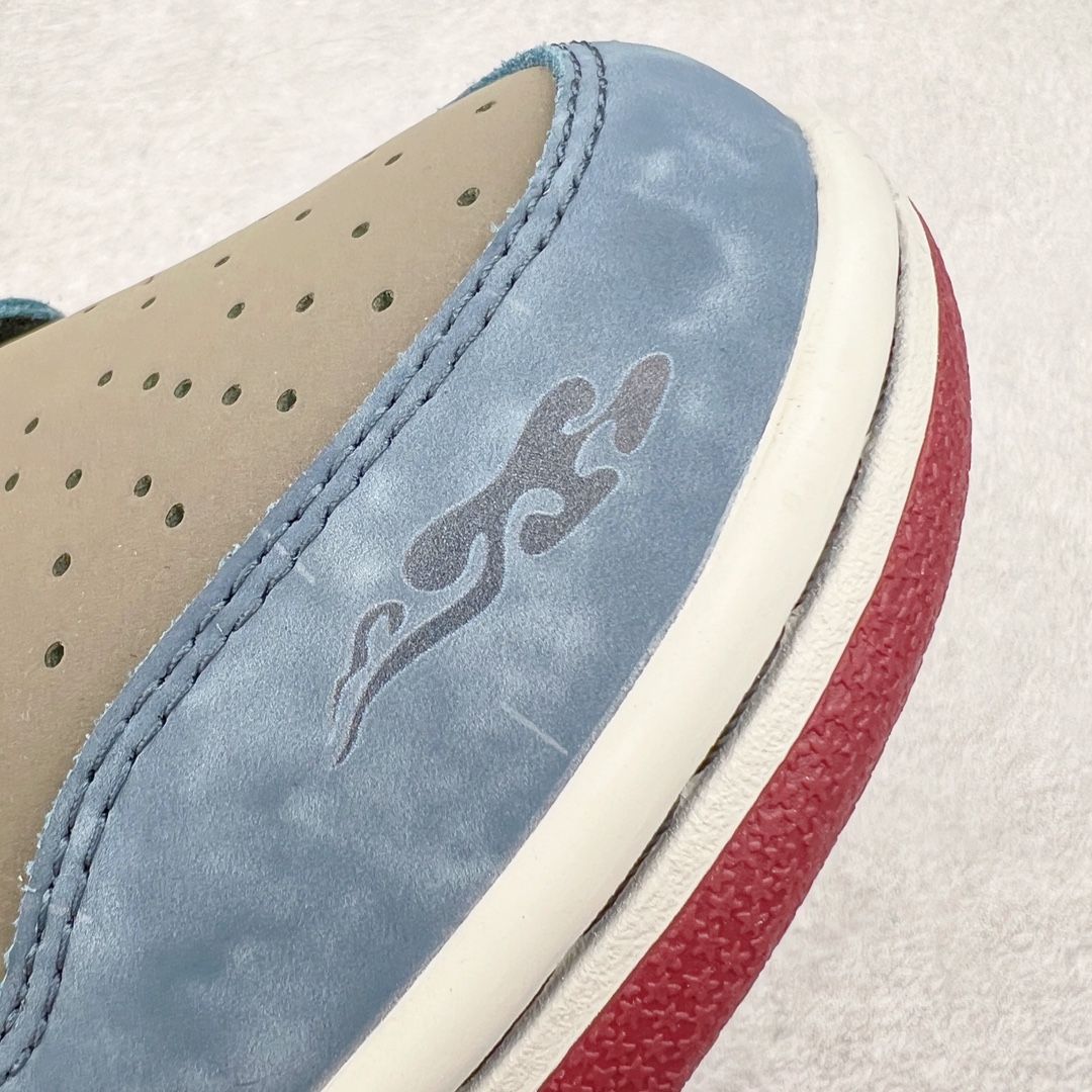 图片[20]-＃YC纯原特价 NK Dunk Low NO.205 黑神话悟空 祥云龙纹 游戏主题 解构复古减震耐磨轻便低帮板鞋 男女同款 米蓝黑 FB8895-601 灵感来源以黑神话悟空为主题 蓝黑金的配色搭配 加上金色勾子解构设计 祥云和龙纹图案 简约又百搭 要说最近最为热议的网络话题 非「黑神话：悟空」莫属了 这个里程碑式的国产3A游戏大作 已经完全出圈 而「黑神话：悟空」主题的球鞋 也悄悄然的浮出水面 一直热衷于球鞋概念画创作的创意艺术家 @nobrainer.psd 将他对于「黑神话：悟空」的理解 以球鞋为载体进行了诠释 他选用了游戏中的主角造型为主题 基于NK SB DunkLow 鞋型进行创作 不仅选取了服装色调营造游戏氛围 金色的Swoosh 加上祥云、龙纹的装饰 还真颇有一番滋味 尺码：35.5 36 36.5 37.5 38 38.5 39 40 40.5 41 42 42.5 43 44 44.5 45 46 47.5-选品中心