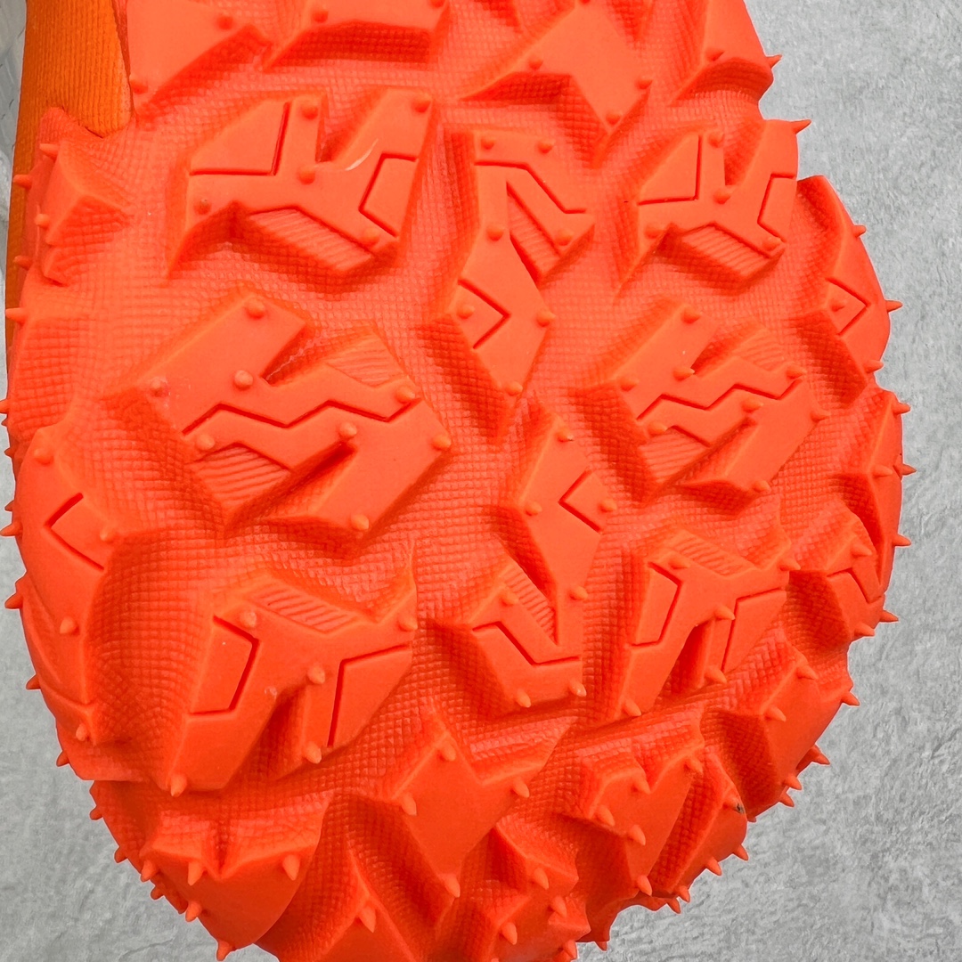 图片[18]-＃AW纯原 NK ACG Mountain Fly 2 SE 复古潮流户外登山鞋防水慢跑鞋 DV7903-100 全新来袭 该款沿袭前代高帮版型的设计传统 轻盈鞋面结合灵巧的脚踝包裹设计 为双足打造出一体化的舒适脚感 助力轻松畅行 中底融入柔软的React泡棉与Vaporfiy 科技 让你在岩石小径徒步时也像行走在都市般轻松舒适 粘性橡胶大底铸就了攀岩级别的出众抓地力 助你从容面对各种环境挑战 尺码：36 36.5 37.5 38 38.5 39 40 40.5 41 42 42.5 43 44 44.5 45 46-选品中心