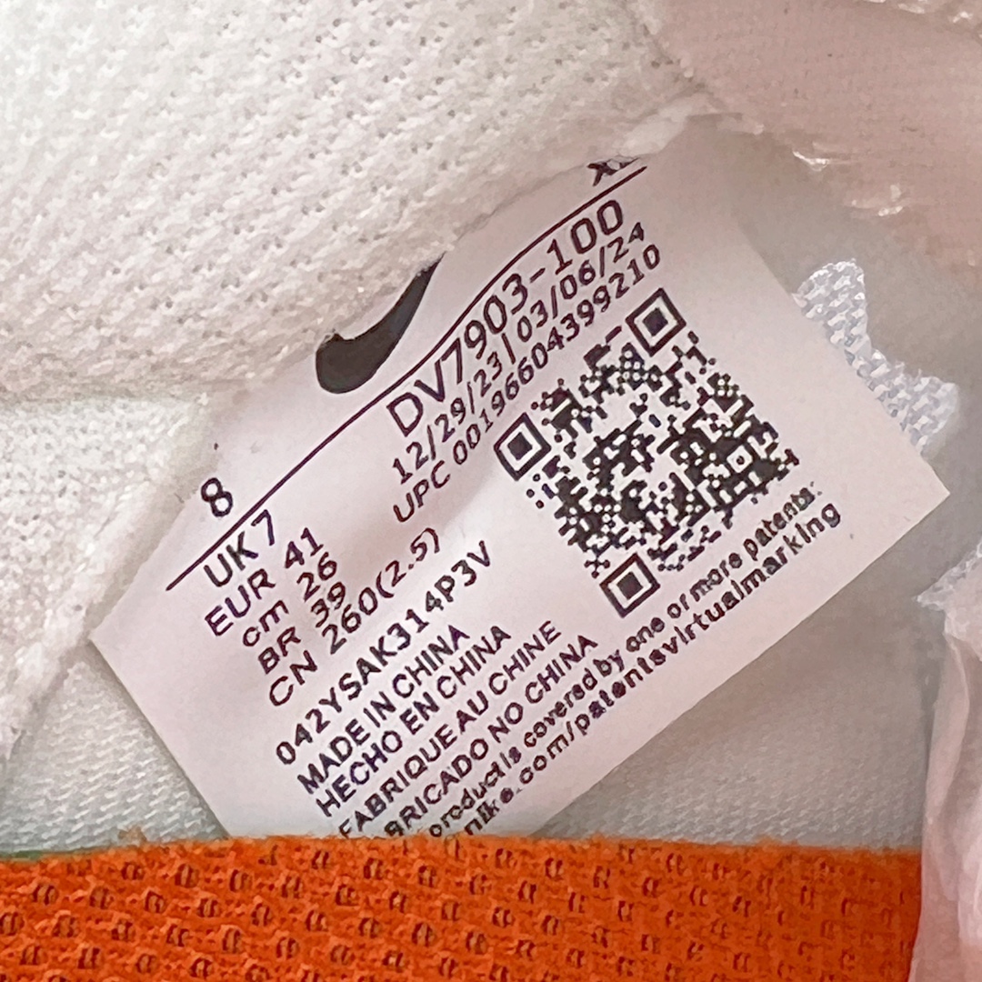 图片[11]-＃AW纯原 NK ACG Mountain Fly 2 SE 复古潮流户外登山鞋防水慢跑鞋 DV7903-100 全新来袭 该款沿袭前代高帮版型的设计传统 轻盈鞋面结合灵巧的脚踝包裹设计 为双足打造出一体化的舒适脚感 助力轻松畅行 中底融入柔软的React泡棉与Vaporfiy 科技 让你在岩石小径徒步时也像行走在都市般轻松舒适 粘性橡胶大底铸就了攀岩级别的出众抓地力 助你从容面对各种环境挑战 尺码：36 36.5 37.5 38 38.5 39 40 40.5 41 42 42.5 43 44 44.5 45 46-选品中心