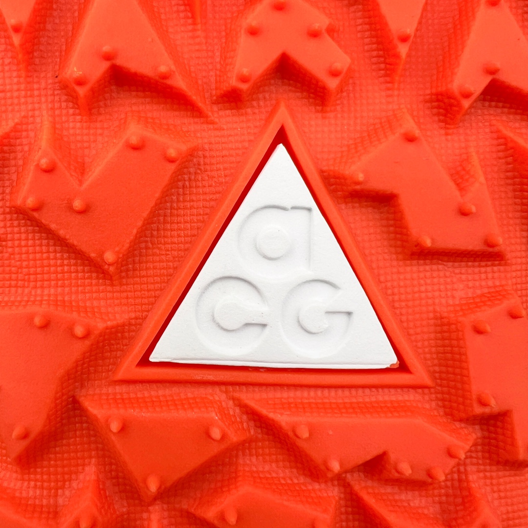 图片[17]-＃AW纯原 NK ACG Mountain Fly 2 SE 复古潮流户外登山鞋防水慢跑鞋 DV7903-100 全新来袭 该款沿袭前代高帮版型的设计传统 轻盈鞋面结合灵巧的脚踝包裹设计 为双足打造出一体化的舒适脚感 助力轻松畅行 中底融入柔软的React泡棉与Vaporfiy 科技 让你在岩石小径徒步时也像行走在都市般轻松舒适 粘性橡胶大底铸就了攀岩级别的出众抓地力 助你从容面对各种环境挑战 尺码：36 36.5 37.5 38 38.5 39 40 40.5 41 42 42.5 43 44 44.5 45 46-选品中心