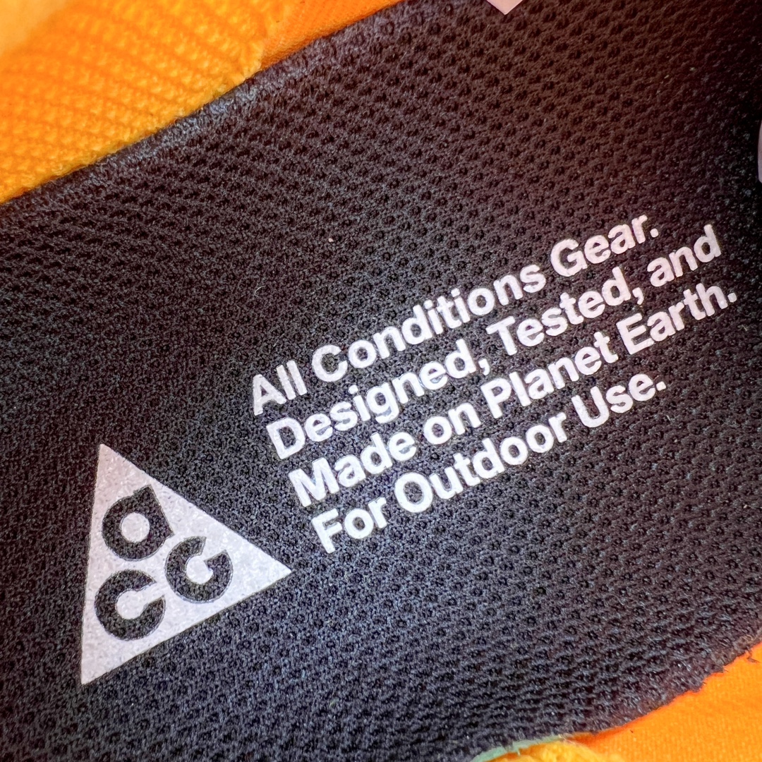 图片[11]-＃AW纯原 NK ACG Mountain Fly 2 SE 复古潮流户外登山鞋防水慢跑鞋 DV7903-800 全新来袭 该款沿袭前代高帮版型的设计传统 轻盈鞋面结合灵巧的脚踝包裹设计 为双足打造出一体化的舒适脚感 助力轻松畅行 中底融入柔软的React泡棉与Vaporfiy 科技 让你在岩石小径徒步时也像行走在都市般轻松舒适 粘性橡胶大底铸就了攀岩级别的出众抓地力 助你从容面对各种环境挑战 尺码：36 36.5 37.5 38 38.5 39 40 40.5 41 42 42.5 43 44 44.5 45 46-选品中心