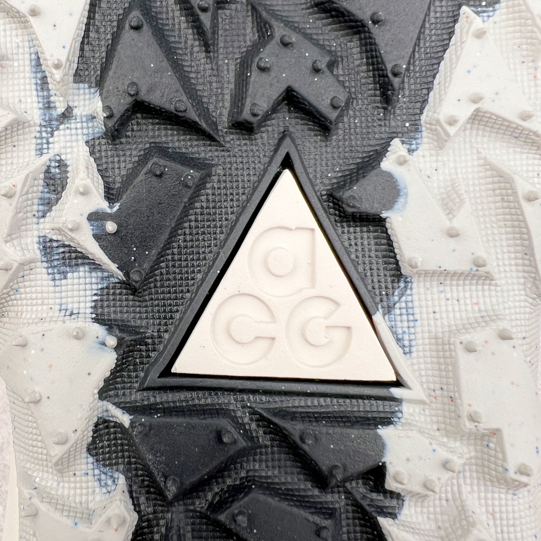 图片[18]-＃AW纯原 NK ACG Mountain Fly 2 SE 复古潮流户外登山鞋防水慢跑鞋 DV7903-800 全新来袭 该款沿袭前代高帮版型的设计传统 轻盈鞋面结合灵巧的脚踝包裹设计 为双足打造出一体化的舒适脚感 助力轻松畅行 中底融入柔软的React泡棉与Vaporfiy 科技 让你在岩石小径徒步时也像行走在都市般轻松舒适 粘性橡胶大底铸就了攀岩级别的出众抓地力 助你从容面对各种环境挑战 尺码：36 36.5 37.5 38 38.5 39 40 40.5 41 42 42.5 43 44 44.5 45 46-选品中心