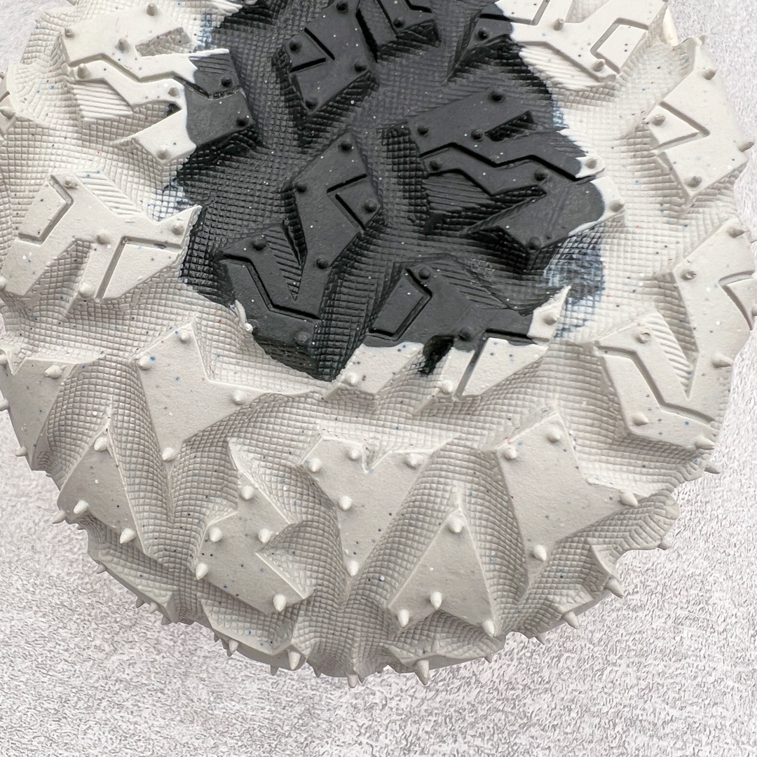 图片[19]-＃AW纯原 NK ACG Mountain Fly 2 SE 复古潮流户外登山鞋防水慢跑鞋 DV7903-800 全新来袭 该款沿袭前代高帮版型的设计传统 轻盈鞋面结合灵巧的脚踝包裹设计 为双足打造出一体化的舒适脚感 助力轻松畅行 中底融入柔软的React泡棉与Vaporfiy 科技 让你在岩石小径徒步时也像行走在都市般轻松舒适 粘性橡胶大底铸就了攀岩级别的出众抓地力 助你从容面对各种环境挑战 尺码：36 36.5 37.5 38 38.5 39 40 40.5 41 42 42.5 43 44 44.5 45 46-选品中心