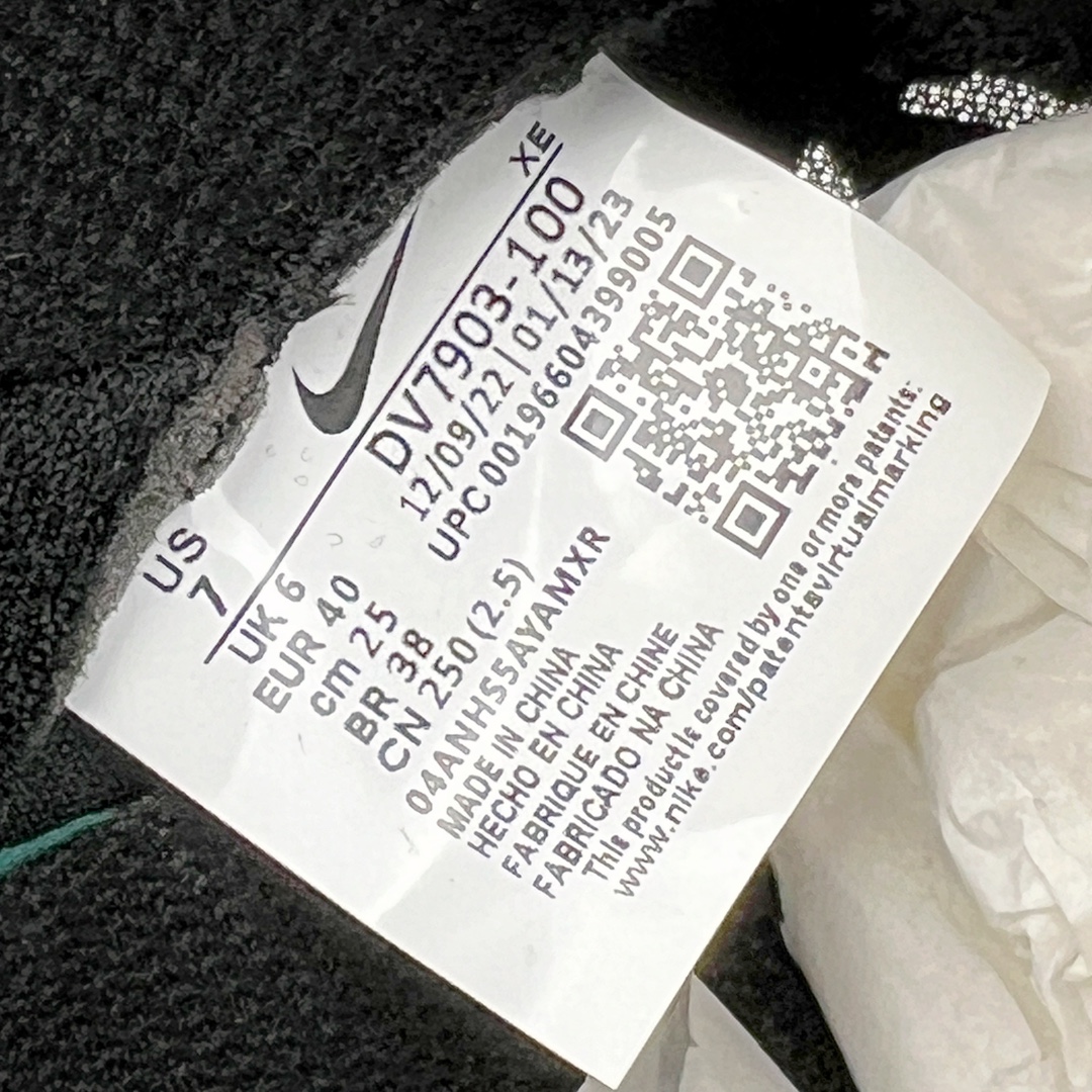 图片[10]-＃AW纯原 NK ACG Mountain Fly 2 SE 复古潮流户外登山鞋防水慢跑鞋 DV7903-100 全新来袭 该款沿袭前代高帮版型的设计传统 轻盈鞋面结合灵巧的脚踝包裹设计 为双足打造出一体化的舒适脚感 助力轻松畅行 中底融入柔软的React泡棉与Vaporfiy 科技 让你在岩石小径徒步时也像行走在都市般轻松舒适 粘性橡胶大底铸就了攀岩级别的出众抓地力 助你从容面对各种环境挑战 尺码：36 36.5 37.5 38 38.5 39 40 40.5 41 42 42.5 43 44 44.5 45 46-选品中心