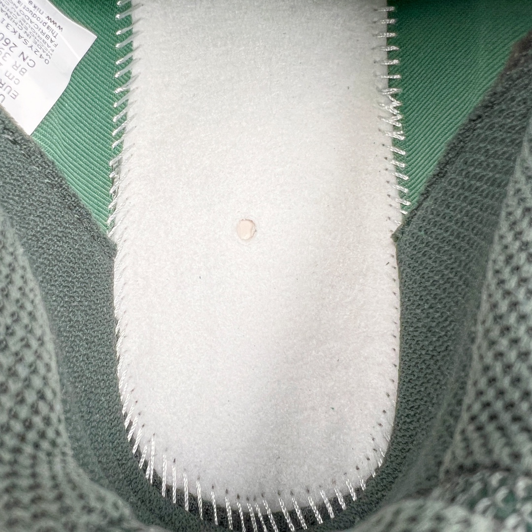 图片[10]-＃AW纯原 NK ACG Mountain Fly 2 SE 复古潮流户外登山鞋防水慢跑鞋 DV7903-300 全新来袭 该款沿袭前代高帮版型的设计传统 轻盈鞋面结合灵巧的脚踝包裹设计 为双足打造出一体化的舒适脚感 助力轻松畅行 中底融入柔软的React泡棉与Vaporfiy 科技 让你在岩石小径徒步时也像行走在都市般轻松舒适 粘性橡胶大底铸就了攀岩级别的出众抓地力 助你从容面对各种环境挑战 尺码：36 36.5 37.5 38 38.5 39 40 40.5 41 42 42.5 43 44 44.5 45 46-选品中心