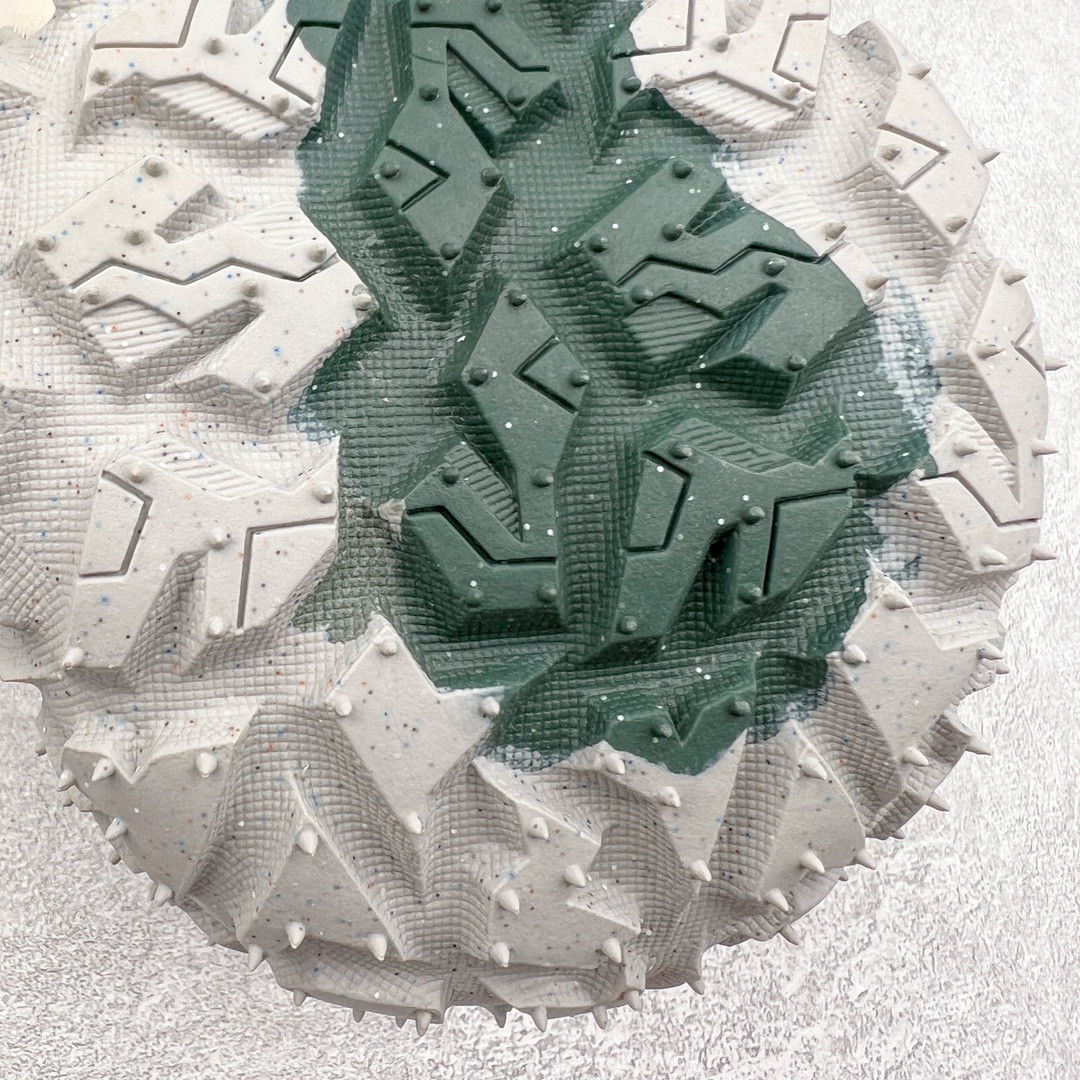 图片[18]-＃AW纯原 NK ACG Mountain Fly 2 SE 复古潮流户外登山鞋防水慢跑鞋 DV7903-300 全新来袭 该款沿袭前代高帮版型的设计传统 轻盈鞋面结合灵巧的脚踝包裹设计 为双足打造出一体化的舒适脚感 助力轻松畅行 中底融入柔软的React泡棉与Vaporfiy 科技 让你在岩石小径徒步时也像行走在都市般轻松舒适 粘性橡胶大底铸就了攀岩级别的出众抓地力 助你从容面对各种环境挑战 尺码：36 36.5 37.5 38 38.5 39 40 40.5 41 42 42.5 43 44 44.5 45 46-选品中心