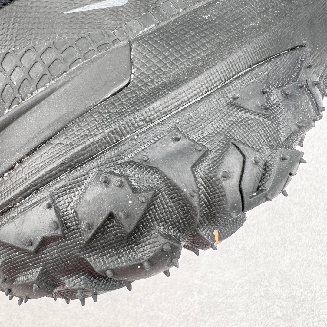 图片[18]-＃AW纯原 NK ACG Mountain Fly 2 SE 复古潮流户外登山鞋防水慢跑鞋 DV7903-002 全新来袭 该款沿袭前代高帮版型的设计传统 轻盈鞋面结合灵巧的脚踝包裹设计 为双足打造出一体化的舒适脚感 助力轻松畅行 中底融入柔软的React泡棉与Vaporfiy 科技 让你在岩石小径徒步时也像行走在都市般轻松舒适 粘性橡胶大底铸就了攀岩级别的出众抓地力 助你从容面对各种环境挑战 尺码：36 36.5 37.5 38 38.5 39 40 40.5 41 42 42.5 43 44 44.5 45 46-选品中心