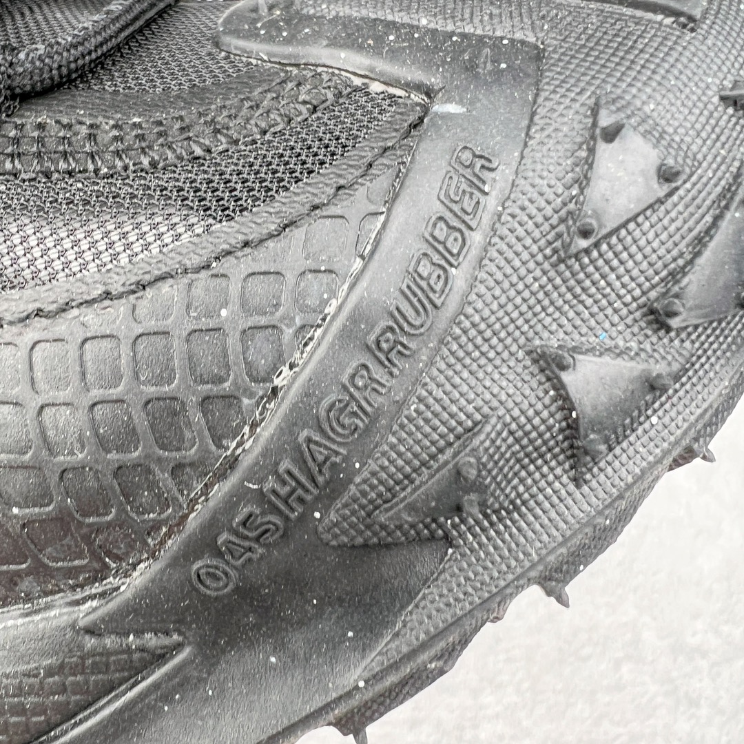 图片[15]-＃AW纯原 NK ACG Mountain Fly 2 SE 复古潮流户外登山鞋防水慢跑鞋 DV7903-002 全新来袭 该款沿袭前代高帮版型的设计传统 轻盈鞋面结合灵巧的脚踝包裹设计 为双足打造出一体化的舒适脚感 助力轻松畅行 中底融入柔软的React泡棉与Vaporfiy 科技 让你在岩石小径徒步时也像行走在都市般轻松舒适 粘性橡胶大底铸就了攀岩级别的出众抓地力 助你从容面对各种环境挑战 尺码：36 36.5 37.5 38 38.5 39 40 40.5 41 42 42.5 43 44 44.5 45 46-选品中心