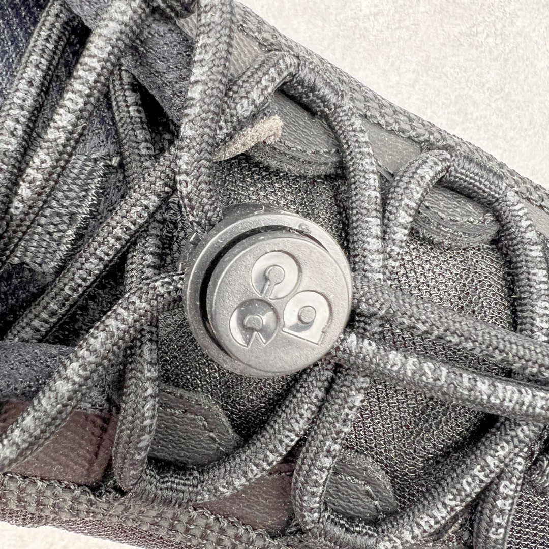 图片[14]-＃AW纯原 NK ACG Mountain Fly 2 SE 复古潮流户外登山鞋防水慢跑鞋 DV7903-002 全新来袭 该款沿袭前代高帮版型的设计传统 轻盈鞋面结合灵巧的脚踝包裹设计 为双足打造出一体化的舒适脚感 助力轻松畅行 中底融入柔软的React泡棉与Vaporfiy 科技 让你在岩石小径徒步时也像行走在都市般轻松舒适 粘性橡胶大底铸就了攀岩级别的出众抓地力 助你从容面对各种环境挑战 尺码：36 36.5 37.5 38 38.5 39 40 40.5 41 42 42.5 43 44 44.5 45 46-选品中心