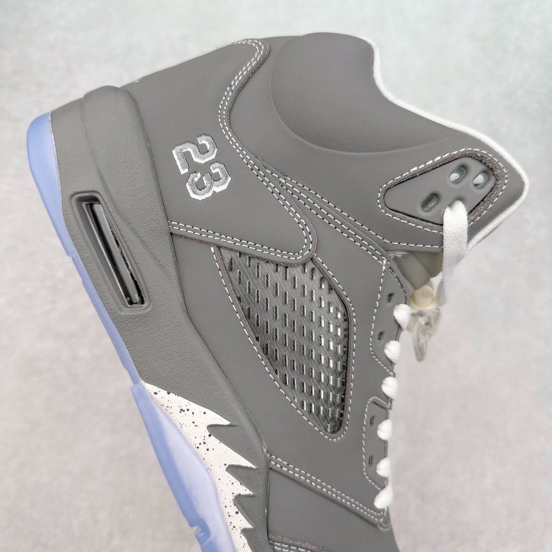 图片[6]-＃NC版 Air Jordan AJ5 Retro 狼灰 136027-005 外贸订单 全套原纸板楦头开发 确保原汁原味 完美呈现五代版型 定制优质皮料 完美鞋型匹配公司货 正确TPU鞋舌锁扣 最新原厂底模 大底卡色咬花完美 鞋柜必备鞋款 终端现货供应 尺码：40 40.5 41 42 42.5 43 44 44.5 45 46 47.5-选品中心