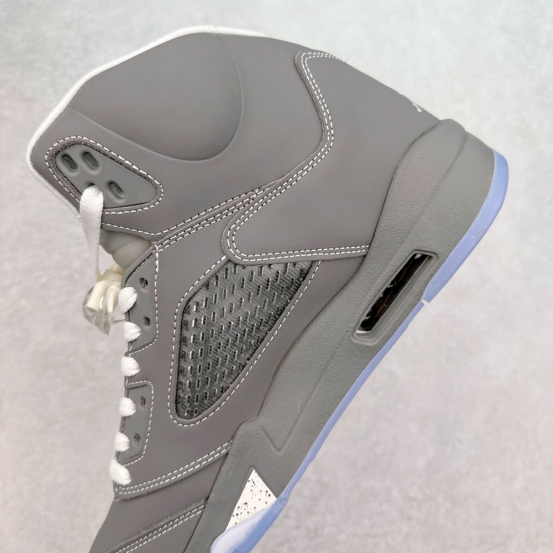 图片[7]-＃NC版 Air Jordan AJ5 Retro 狼灰 136027-005 外贸订单 全套原纸板楦头开发 确保原汁原味 完美呈现五代版型 定制优质皮料 完美鞋型匹配公司货 正确TPU鞋舌锁扣 最新原厂底模 大底卡色咬花完美 鞋柜必备鞋款 终端现货供应 尺码：40 40.5 41 42 42.5 43 44 44.5 45 46 47.5-选品中心
