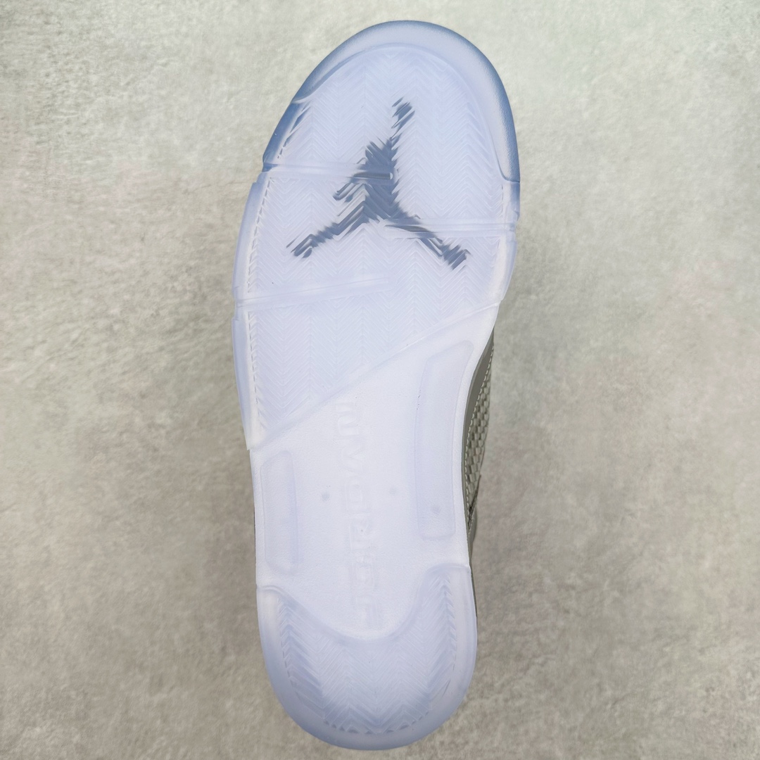 图片[9]-＃NC版 Air Jordan AJ5 Retro 狼灰 136027-005 外贸订单 全套原纸板楦头开发 确保原汁原味 完美呈现五代版型 定制优质皮料 完美鞋型匹配公司货 正确TPU鞋舌锁扣 最新原厂底模 大底卡色咬花完美 鞋柜必备鞋款 终端现货供应 尺码：40 40.5 41 42 42.5 43 44 44.5 45 46 47.5-选品中心