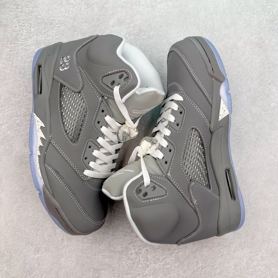 图片[3]-＃NC版 Air Jordan AJ5 Retro 狼灰 136027-005 外贸订单 全套原纸板楦头开发 确保原汁原味 完美呈现五代版型 定制优质皮料 完美鞋型匹配公司货 正确TPU鞋舌锁扣 最新原厂底模 大底卡色咬花完美 鞋柜必备鞋款 终端现货供应 尺码：40 40.5 41 42 42.5 43 44 44.5 45 46 47.5-选品中心