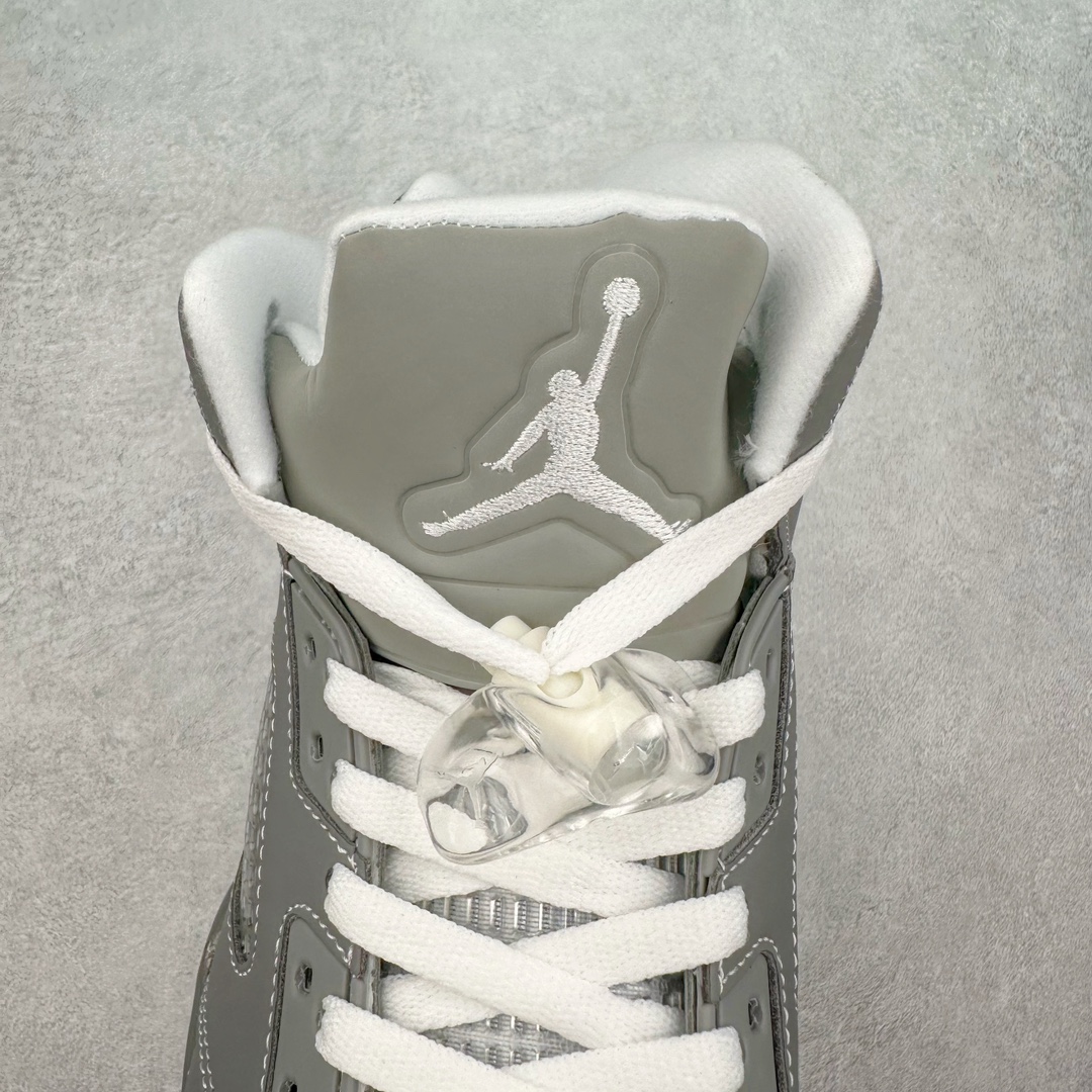 图片[5]-＃NC版 Air Jordan AJ5 Retro 狼灰 136027-005 外贸订单 全套原纸板楦头开发 确保原汁原味 完美呈现五代版型 定制优质皮料 完美鞋型匹配公司货 正确TPU鞋舌锁扣 最新原厂底模 大底卡色咬花完美 鞋柜必备鞋款 终端现货供应 尺码：40 40.5 41 42 42.5 43 44 44.5 45 46 47.5-选品中心