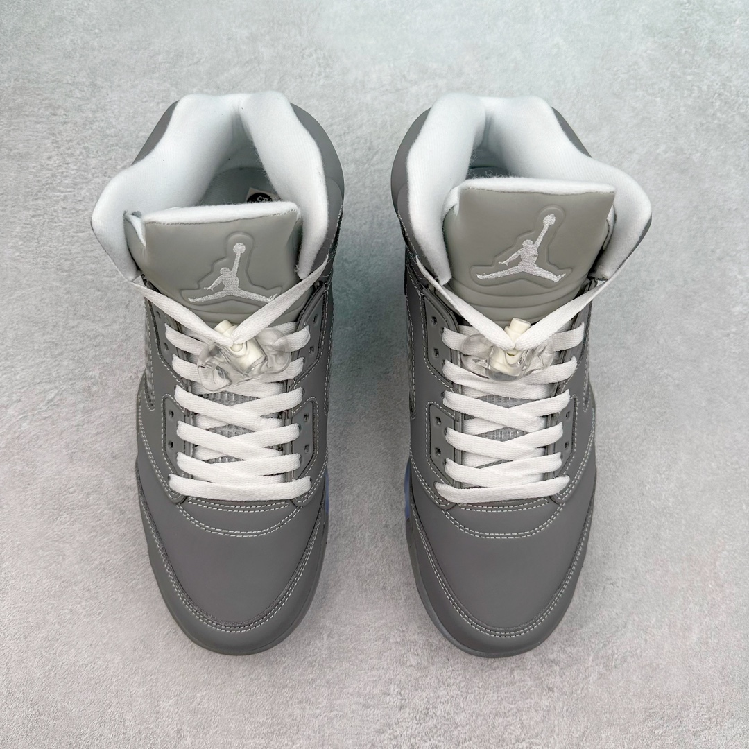 图片[2]-＃NC版 Air Jordan AJ5 Retro 狼灰 136027-005 外贸订单 全套原纸板楦头开发 确保原汁原味 完美呈现五代版型 定制优质皮料 完美鞋型匹配公司货 正确TPU鞋舌锁扣 最新原厂底模 大底卡色咬花完美 鞋柜必备鞋款 终端现货供应 尺码：40 40.5 41 42 42.5 43 44 44.5 45 46 47.5-选品中心