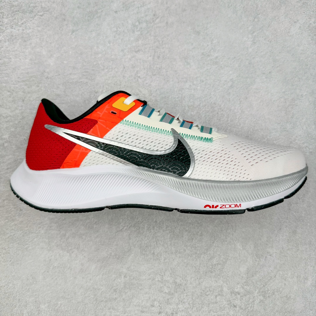 ＃国庆福利 NK Zoom Pegasus 飞马马拉松系列网面透气缓震疾速跑鞋 九针眼网纱透气缓震疾速跑鞋 焕新升级 助力攻克湿滑的跑步征程 外底设计结合凹槽 铸就非凡抓地力 粘性橡胶助力提供非凡抓地力 合成材质与织物包覆双足 营造如袜子般透气舒适的穿着体验 传统鞋带系统易于调节 塑就个性化贴合体验 尺码：36 36.5 37.5 38 38.5 39 40 40.5 41 42 42.5 43 44 44.5 45-选品中心