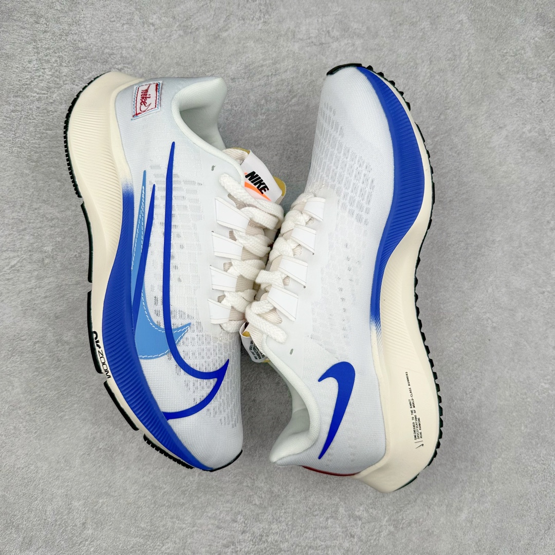 图片[3]-＃国庆福利 NK Zoom Pegasus 飞马马拉松系列网面透气缓震疾速跑鞋 九针眼网纱透气缓震疾速跑鞋 焕新升级 助力攻克湿滑的跑步征程 外底设计结合凹槽 铸就非凡抓地力 粘性橡胶助力提供非凡抓地力 合成材质与织物包覆双足 营造如袜子般透气舒适的穿着体验 传统鞋带系统易于调节 塑就个性化贴合体验 尺码：36 36.5 37.5 38 38.5 39 40 40.5 41 42 42.5 43 44 44.5 45-选品中心