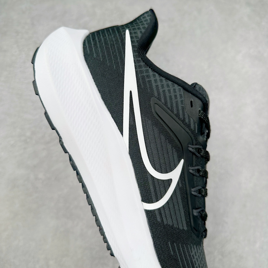 图片[6]-＃国庆福利 NK Zoom Pegasus 飞马马拉松系列网面透气缓震疾速跑鞋 九针眼网纱透气缓震疾速跑鞋 焕新升级 助力攻克湿滑的跑步征程 外底设计结合凹槽 铸就非凡抓地力 粘性橡胶助力提供非凡抓地力 合成材质与织物包覆双足 营造如袜子般透气舒适的穿着体验 传统鞋带系统易于调节 塑就个性化贴合体验 尺码：36 36.5 37.5 38 38.5 39 40 40.5 41 42 42.5 43 44 44.5 45-选品中心