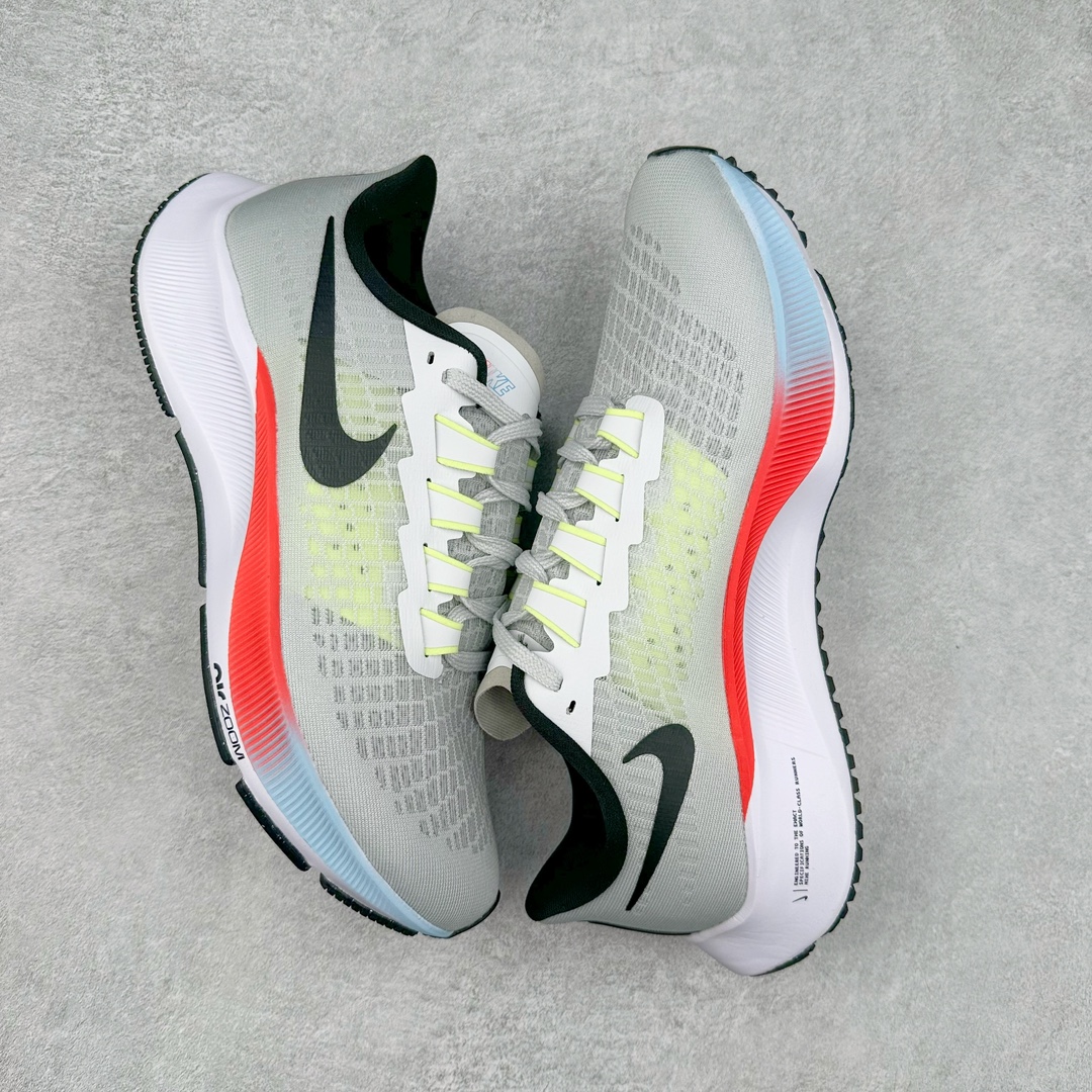 图片[3]-＃国庆福利 NK Zoom Pegasus 飞马马拉松系列网面透气缓震疾速跑鞋 九针眼网纱透气缓震疾速跑鞋 焕新升级 助力攻克湿滑的跑步征程 外底设计结合凹槽 铸就非凡抓地力 粘性橡胶助力提供非凡抓地力 合成材质与织物包覆双足 营造如袜子般透气舒适的穿着体验 传统鞋带系统易于调节 塑就个性化贴合体验 尺码：36 36.5 37.5 38 38.5 39 40 40.5 41 42 42.5 43 44 44.5 45-选品中心