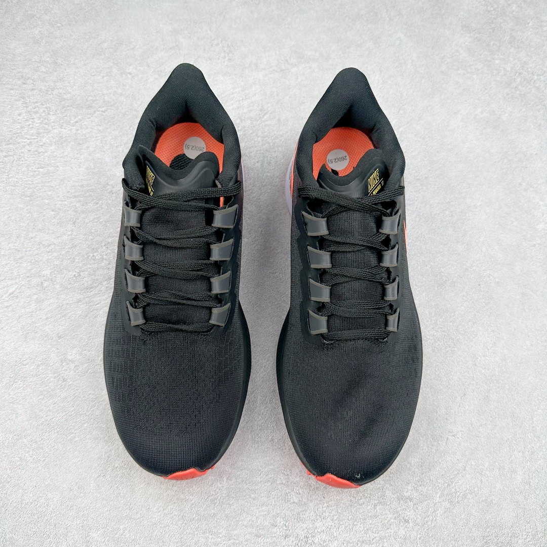 图片[2]-＃国庆福利 NK Zoom Pegasus 飞马马拉松系列网面透气缓震疾速跑鞋 九针眼网纱透气缓震疾速跑鞋 焕新升级 助力攻克湿滑的跑步征程 外底设计结合凹槽 铸就非凡抓地力 粘性橡胶助力提供非凡抓地力 合成材质与织物包覆双足 营造如袜子般透气舒适的穿着体验 传统鞋带系统易于调节 塑就个性化贴合体验 尺码：36 36.5 37.5 38 38.5 39 40 40.5 41 42 42.5 43 44 44.5 45-选品中心