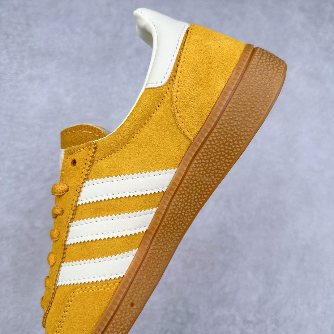 图片[7]-AD Originals Handball SPZL 手球运动员系列百搭休闲运动板鞋 IF7088 这款来自阿迪达斯的这款HANDBALL SPZL前身是一双手球运动鞋，这一次拿来复刻，所以鞋面的主要色彩选用了黑色， 鞋面外侧除了Spezial字母之外还有三叶草标志。Handball SPZL作为复古手球训练鞋与作为室内足球鞋的Samba有着异曲同工之处，但是质感更为出众的鞋身以及丰富的配色选择比起Samba来讲可以说是更胜一筹了！尺码：36 36⅔ 37⅓ 38 38⅔ 39⅓ 40 40⅔ 41⅓ 42 42⅔ 43⅓ 44 45-选品中心