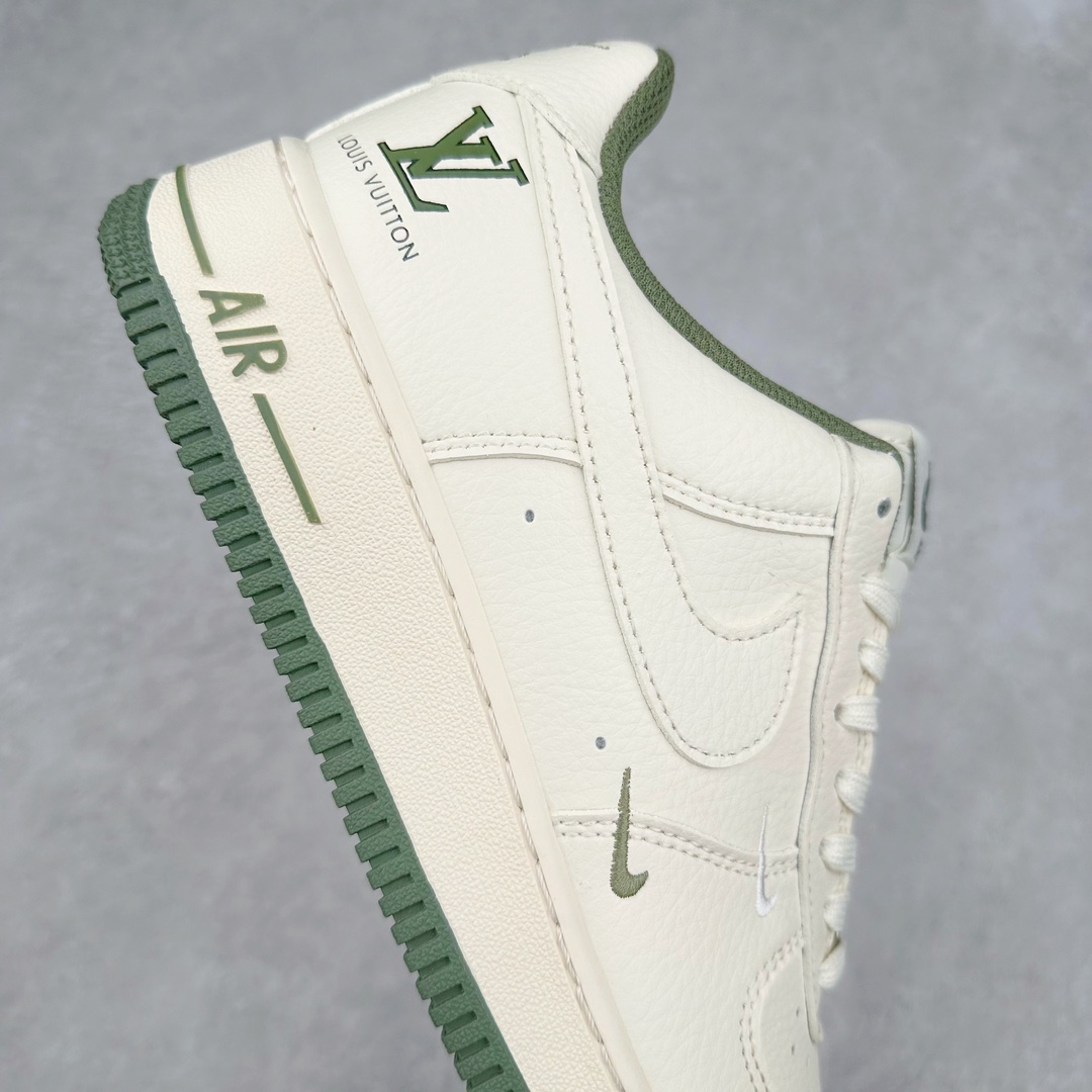 图片[6]-NK Air Force 1´07 Low 空军一号低帮百搭休闲运动板鞋 CW1888-111 柔软、弹性十足的缓震性能和出色的中底设计 横跨复古与现代的外型结合 造就出风靡全球 三十多年的Force 1 直到今天还深受青睐 尺码：36 36.5 37.5 38 38.5 39 40 40.5 41 42 42.5 43 44 44.5 45-选品中心