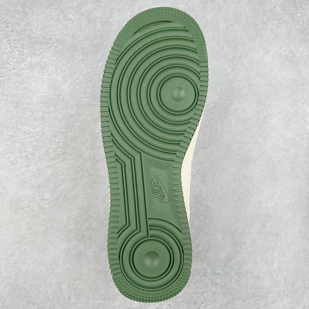 图片[9]-NK Air Force 1´07 Low 空军一号低帮百搭休闲运动板鞋 CW1888-111 柔软、弹性十足的缓震性能和出色的中底设计 横跨复古与现代的外型结合 造就出风靡全球 三十多年的Force 1 直到今天还深受青睐 尺码：36 36.5 37.5 38 38.5 39 40 40.5 41 42 42.5 43 44 44.5 45-选品中心