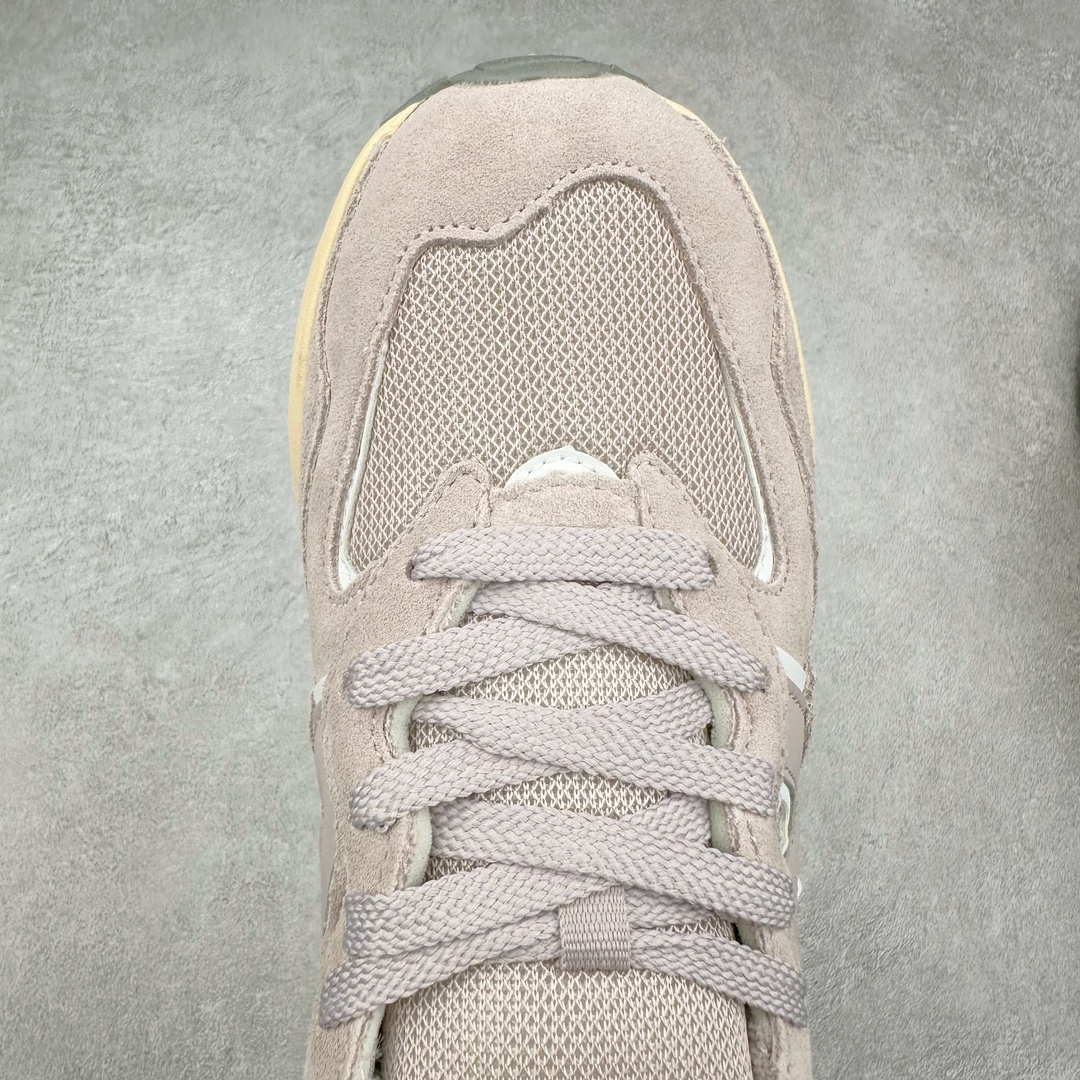 图片[4]-＃小红书爆款‼️New Balance/新百伦 NB5740系列 复古休闲运动跑鞋 特别以1988年首度面世的经典574作为设计蓝本 保留574简约易衬的80s鞋型轮廓 同时再加以向90年代特立独行的抢眼美学致敬 凭借多种严选的优质素材重塑出让人耳目一新又充满层次感的革新中低结构 另一方面 为呼应90年代的巨大化潮流 鞋侧也点题采用了相应的巨大化N字Logo 并且加上反光细节点缀 再结合同样启发自574并经过改良的抓地鞋底 可谓集结两大年代的注目设计元素 尺码：36 36.5 37 37.5 38 38.5 39 40 40.5 41 42 42.5 43 44 45-选品中心