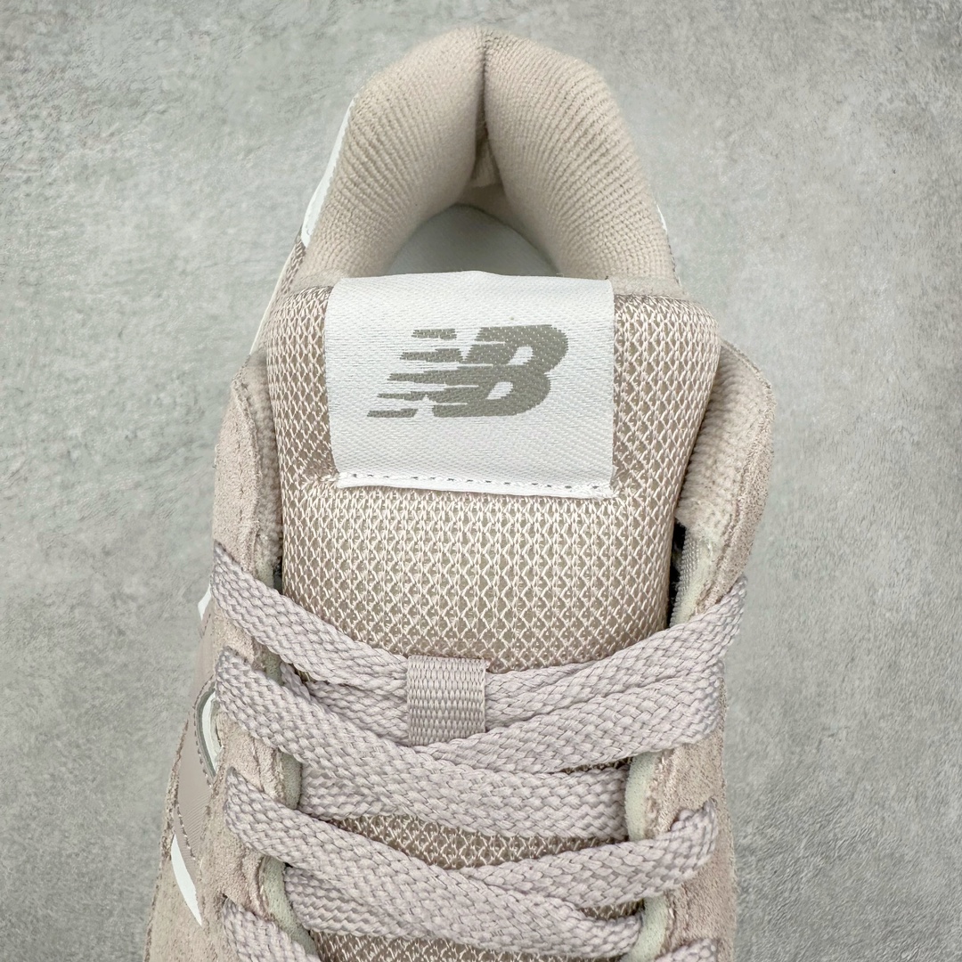 图片[5]-＃小红书爆款‼️New Balance/新百伦 NB5740系列 复古休闲运动跑鞋 特别以1988年首度面世的经典574作为设计蓝本 保留574简约易衬的80s鞋型轮廓 同时再加以向90年代特立独行的抢眼美学致敬 凭借多种严选的优质素材重塑出让人耳目一新又充满层次感的革新中低结构 另一方面 为呼应90年代的巨大化潮流 鞋侧也点题采用了相应的巨大化N字Logo 并且加上反光细节点缀 再结合同样启发自574并经过改良的抓地鞋底 可谓集结两大年代的注目设计元素 尺码：36 36.5 37 37.5 38 38.5 39 40 40.5 41 42 42.5 43 44 45-选品中心