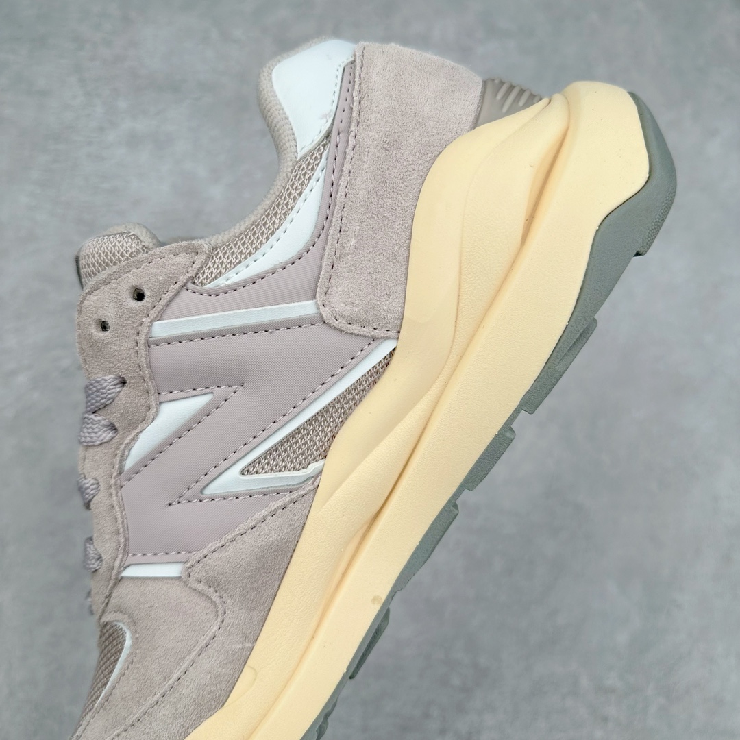 图片[7]-＃小红书爆款‼️New Balance/新百伦 NB5740系列 复古休闲运动跑鞋 特别以1988年首度面世的经典574作为设计蓝本 保留574简约易衬的80s鞋型轮廓 同时再加以向90年代特立独行的抢眼美学致敬 凭借多种严选的优质素材重塑出让人耳目一新又充满层次感的革新中低结构 另一方面 为呼应90年代的巨大化潮流 鞋侧也点题采用了相应的巨大化N字Logo 并且加上反光细节点缀 再结合同样启发自574并经过改良的抓地鞋底 可谓集结两大年代的注目设计元素 尺码：36 36.5 37 37.5 38 38.5 39 40 40.5 41 42 42.5 43 44 45-选品中心