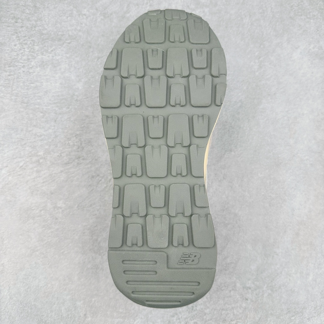 图片[9]-＃小红书爆款‼️New Balance/新百伦 NB5740系列 复古休闲运动跑鞋 特别以1988年首度面世的经典574作为设计蓝本 保留574简约易衬的80s鞋型轮廓 同时再加以向90年代特立独行的抢眼美学致敬 凭借多种严选的优质素材重塑出让人耳目一新又充满层次感的革新中低结构 另一方面 为呼应90年代的巨大化潮流 鞋侧也点题采用了相应的巨大化N字Logo 并且加上反光细节点缀 再结合同样启发自574并经过改良的抓地鞋底 可谓集结两大年代的注目设计元素 尺码：36 36.5 37 37.5 38 38.5 39 40 40.5 41 42 42.5 43 44 45-选品中心