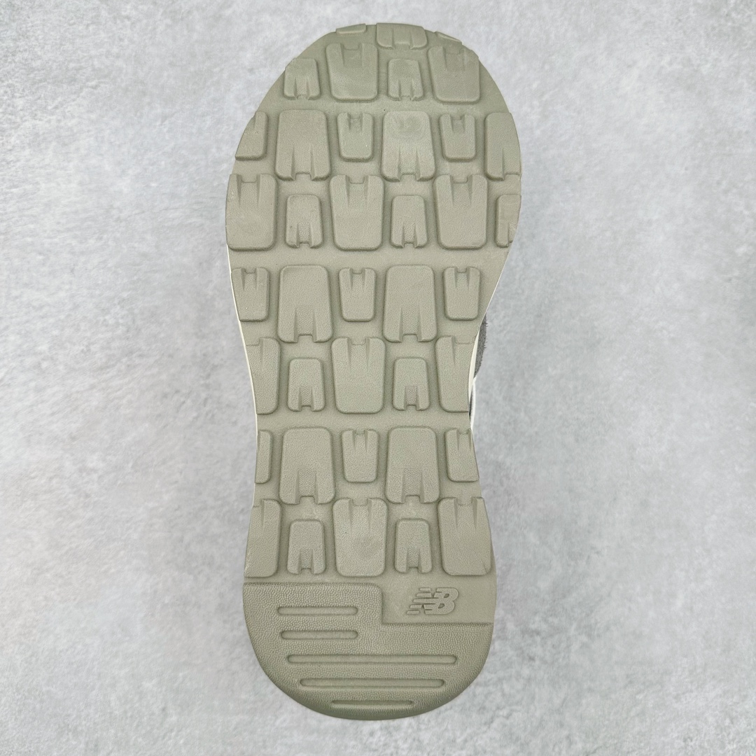 图片[9]-＃小红书爆款‼️New Balance/新百伦 NB5740系列 复古休闲运动跑鞋 特别以1988年首度面世的经典574作为设计蓝本 保留574简约易衬的80s鞋型轮廓 同时再加以向90年代特立独行的抢眼美学致敬 凭借多种严选的优质素材重塑出让人耳目一新又充满层次感的革新中低结构 另一方面 为呼应90年代的巨大化潮流 鞋侧也点题采用了相应的巨大化N字Logo 并且加上反光细节点缀 再结合同样启发自574并经过改良的抓地鞋底 可谓集结两大年代的注目设计元素 尺码：36 36.5 37 37.5 38 38.5 39 40 40.5 41 42 42.5 43 44 45-选品中心