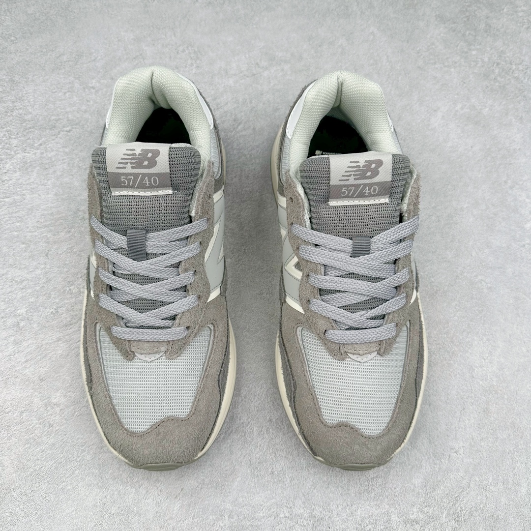 图片[2]-＃小红书爆款‼️New Balance/新百伦 NB5740系列 复古休闲运动跑鞋 特别以1988年首度面世的经典574作为设计蓝本 保留574简约易衬的80s鞋型轮廓 同时再加以向90年代特立独行的抢眼美学致敬 凭借多种严选的优质素材重塑出让人耳目一新又充满层次感的革新中低结构 另一方面 为呼应90年代的巨大化潮流 鞋侧也点题采用了相应的巨大化N字Logo 并且加上反光细节点缀 再结合同样启发自574并经过改良的抓地鞋底 可谓集结两大年代的注目设计元素 尺码：36 36.5 37 37.5 38 38.5 39 40 40.5 41 42 42.5 43 44 45-选品中心