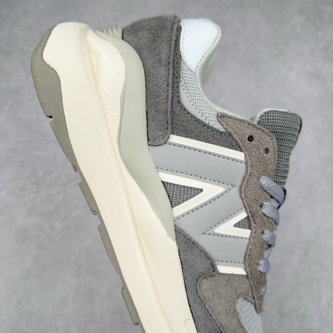 图片[6]-＃小红书爆款‼️New Balance/新百伦 NB5740系列 复古休闲运动跑鞋 特别以1988年首度面世的经典574作为设计蓝本 保留574简约易衬的80s鞋型轮廓 同时再加以向90年代特立独行的抢眼美学致敬 凭借多种严选的优质素材重塑出让人耳目一新又充满层次感的革新中低结构 另一方面 为呼应90年代的巨大化潮流 鞋侧也点题采用了相应的巨大化N字Logo 并且加上反光细节点缀 再结合同样启发自574并经过改良的抓地鞋底 可谓集结两大年代的注目设计元素 尺码：36 36.5 37 37.5 38 38.5 39 40 40.5 41 42 42.5 43 44 45-选品中心
