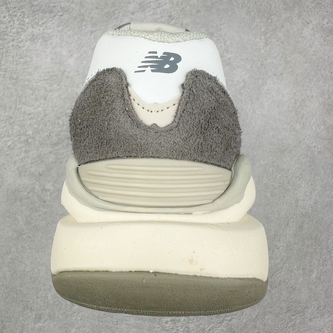 图片[8]-＃小红书爆款‼️New Balance/新百伦 NB5740系列 复古休闲运动跑鞋 特别以1988年首度面世的经典574作为设计蓝本 保留574简约易衬的80s鞋型轮廓 同时再加以向90年代特立独行的抢眼美学致敬 凭借多种严选的优质素材重塑出让人耳目一新又充满层次感的革新中低结构 另一方面 为呼应90年代的巨大化潮流 鞋侧也点题采用了相应的巨大化N字Logo 并且加上反光细节点缀 再结合同样启发自574并经过改良的抓地鞋底 可谓集结两大年代的注目设计元素 尺码：36 36.5 37 37.5 38 38.5 39 40 40.5 41 42 42.5 43 44 45-选品中心