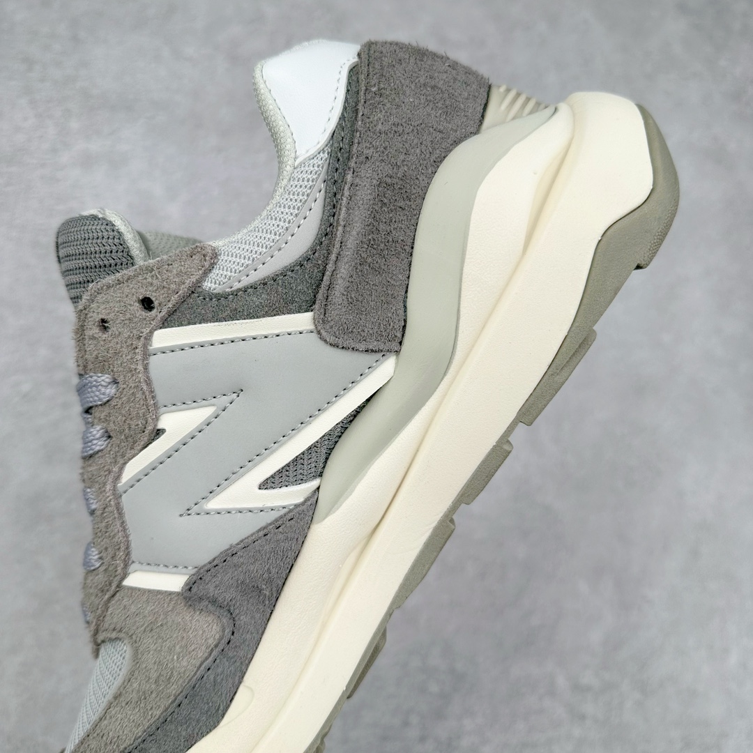 图片[7]-＃小红书爆款‼️New Balance/新百伦 NB5740系列 复古休闲运动跑鞋 特别以1988年首度面世的经典574作为设计蓝本 保留574简约易衬的80s鞋型轮廓 同时再加以向90年代特立独行的抢眼美学致敬 凭借多种严选的优质素材重塑出让人耳目一新又充满层次感的革新中低结构 另一方面 为呼应90年代的巨大化潮流 鞋侧也点题采用了相应的巨大化N字Logo 并且加上反光细节点缀 再结合同样启发自574并经过改良的抓地鞋底 可谓集结两大年代的注目设计元素 尺码：36 36.5 37 37.5 38 38.5 39 40 40.5 41 42 42.5 43 44 45-选品中心
