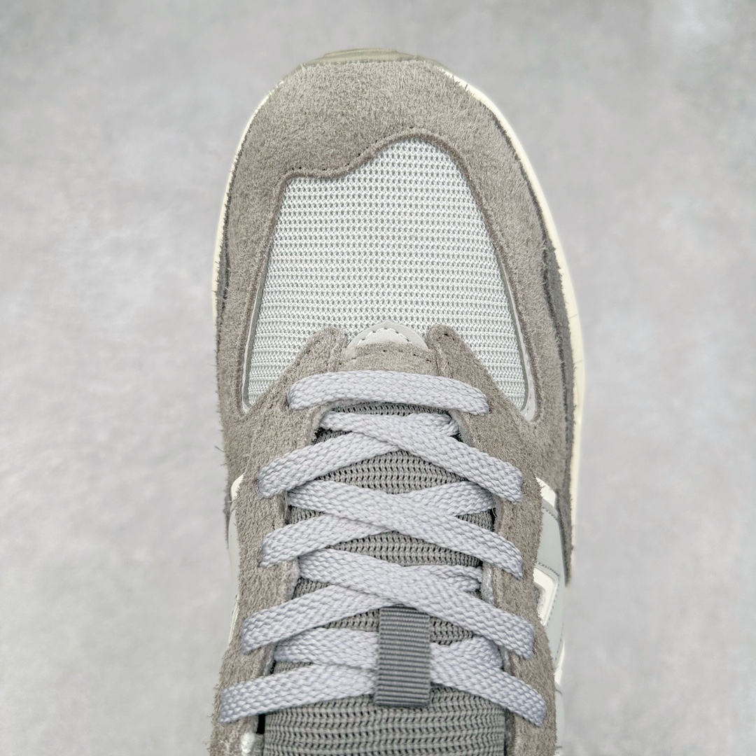 图片[4]-＃小红书爆款‼️New Balance/新百伦 NB5740系列 复古休闲运动跑鞋 特别以1988年首度面世的经典574作为设计蓝本 保留574简约易衬的80s鞋型轮廓 同时再加以向90年代特立独行的抢眼美学致敬 凭借多种严选的优质素材重塑出让人耳目一新又充满层次感的革新中低结构 另一方面 为呼应90年代的巨大化潮流 鞋侧也点题采用了相应的巨大化N字Logo 并且加上反光细节点缀 再结合同样启发自574并经过改良的抓地鞋底 可谓集结两大年代的注目设计元素 尺码：36 36.5 37 37.5 38 38.5 39 40 40.5 41 42 42.5 43 44 45-选品中心